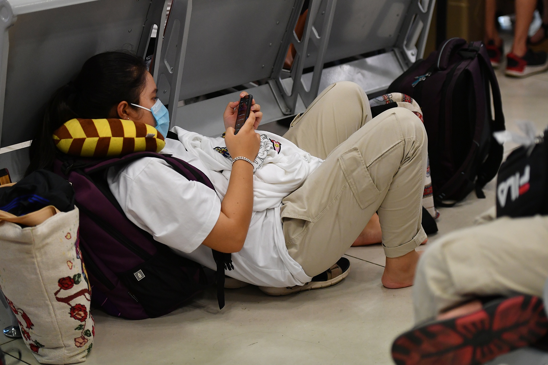 qua tai delay may bay anh 7