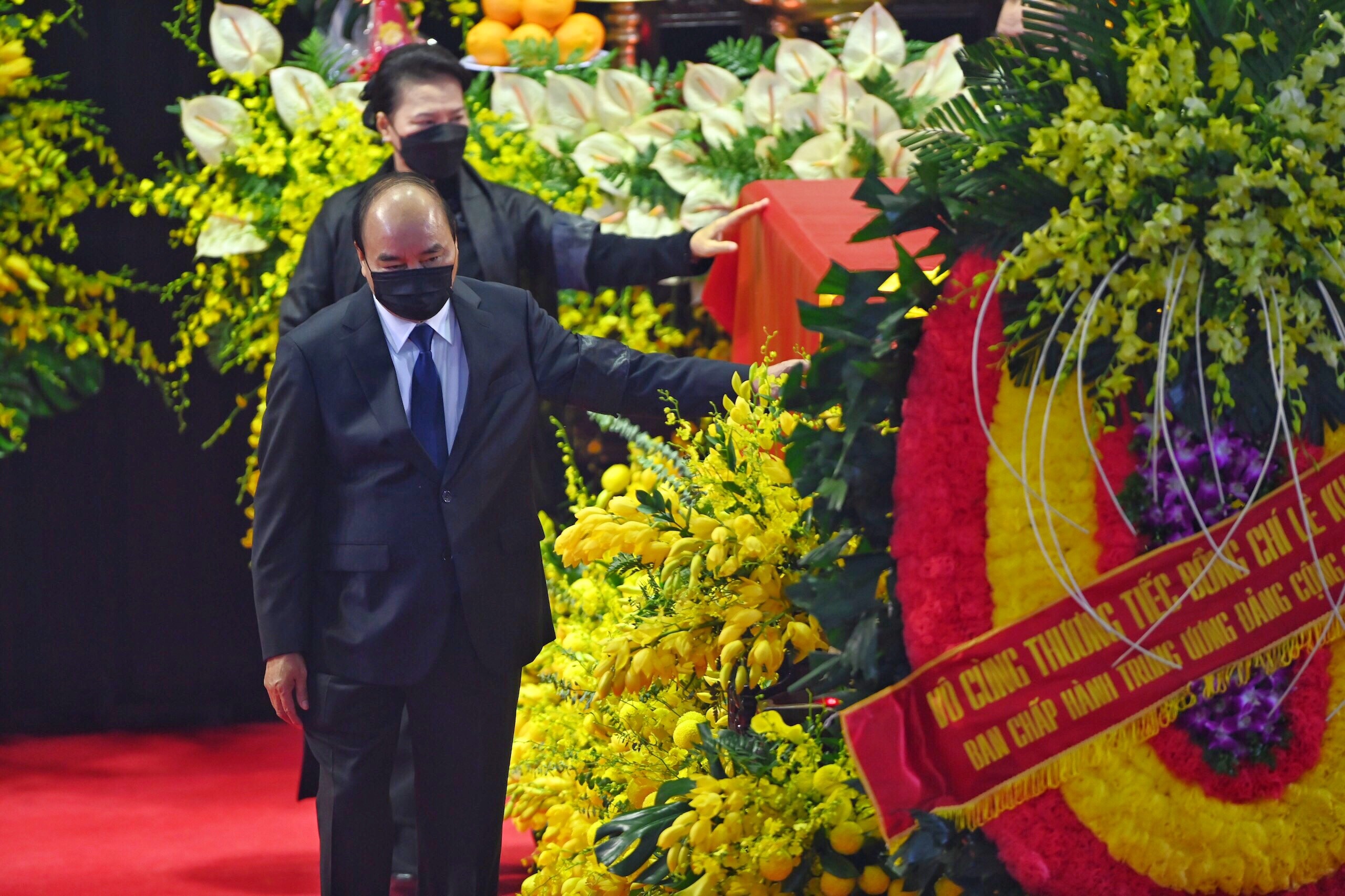 Lanh dao cap cao vieng nguyen Tong bi thu Le Kha Phieu hinh anh