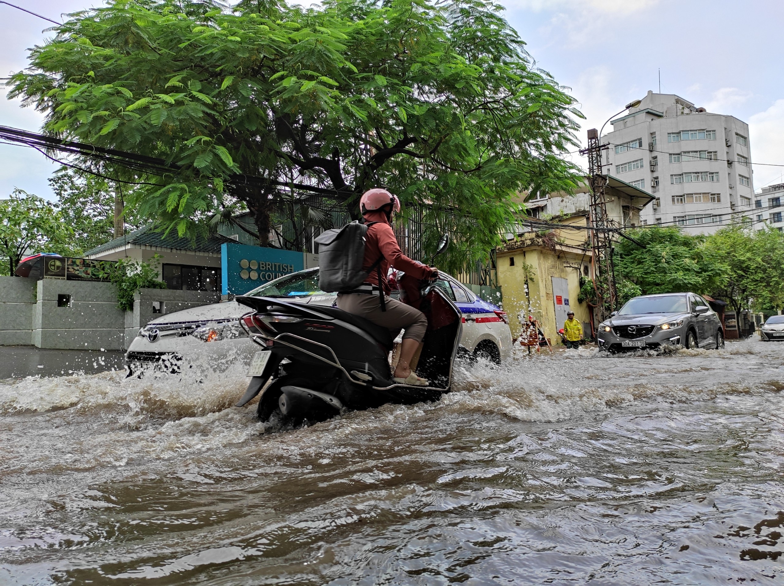 mua to khien Ha Noi ngap anh 7