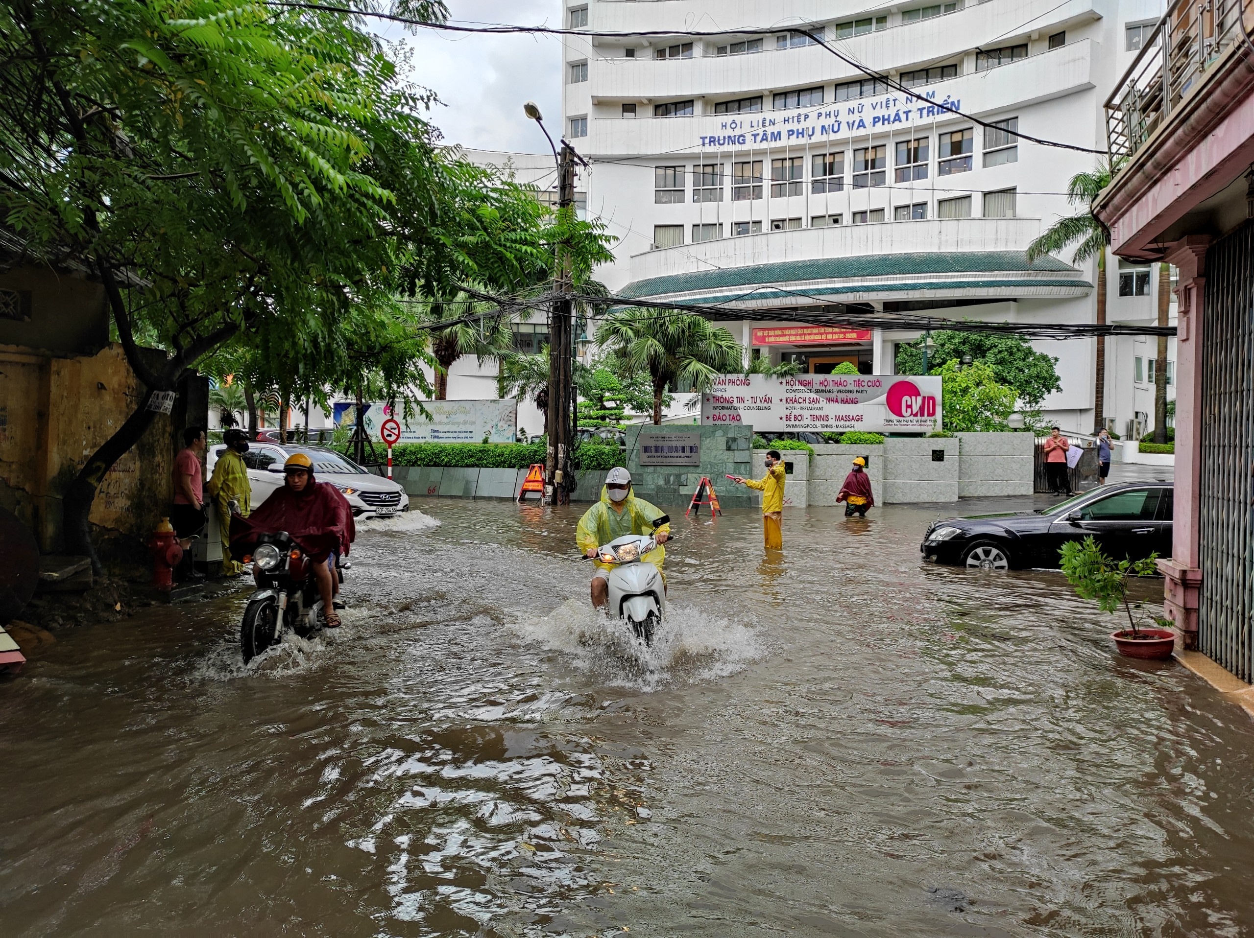 mua to khien Ha Noi ngap anh 13