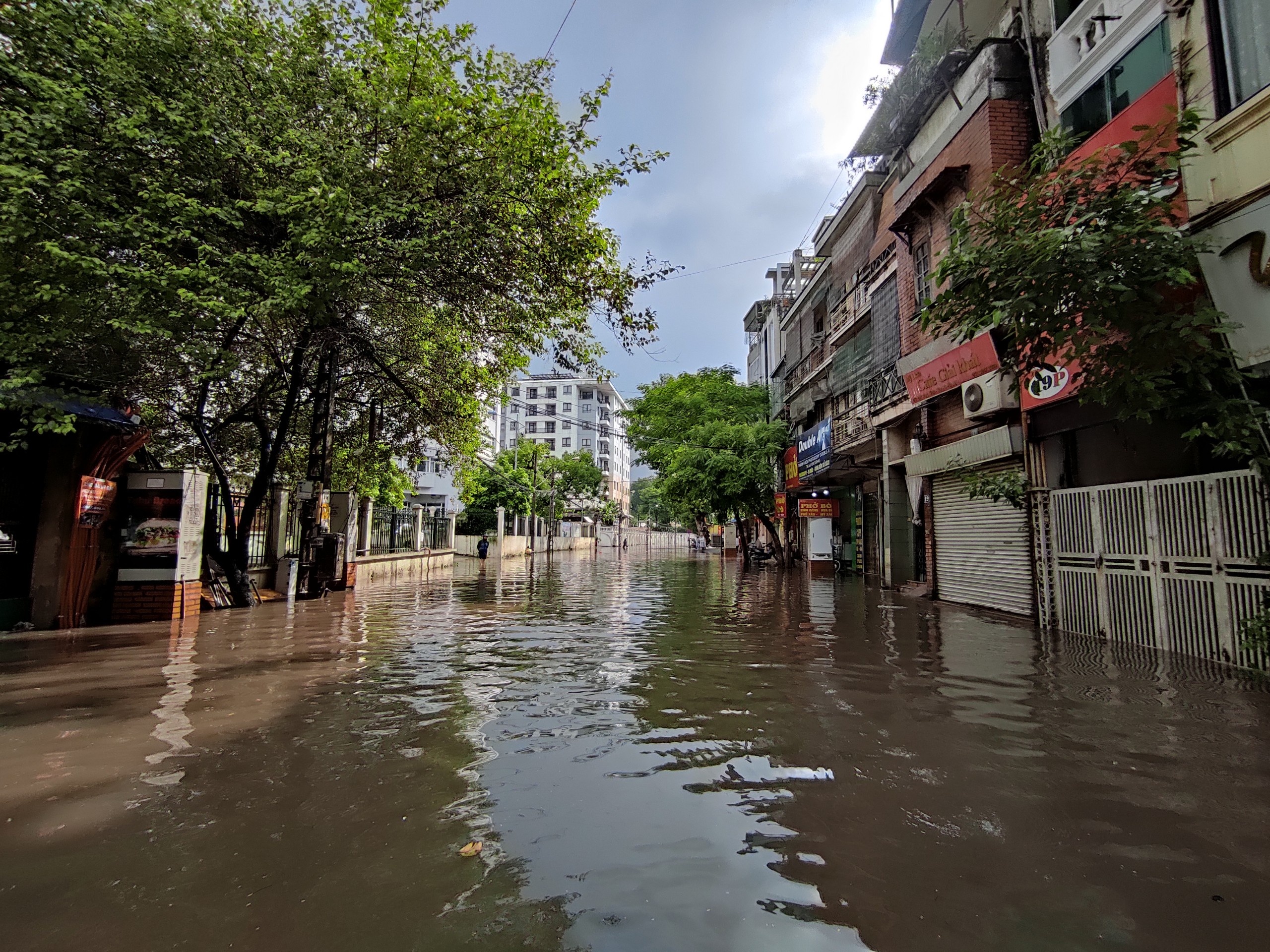 mua to khien Ha Noi ngap anh 3