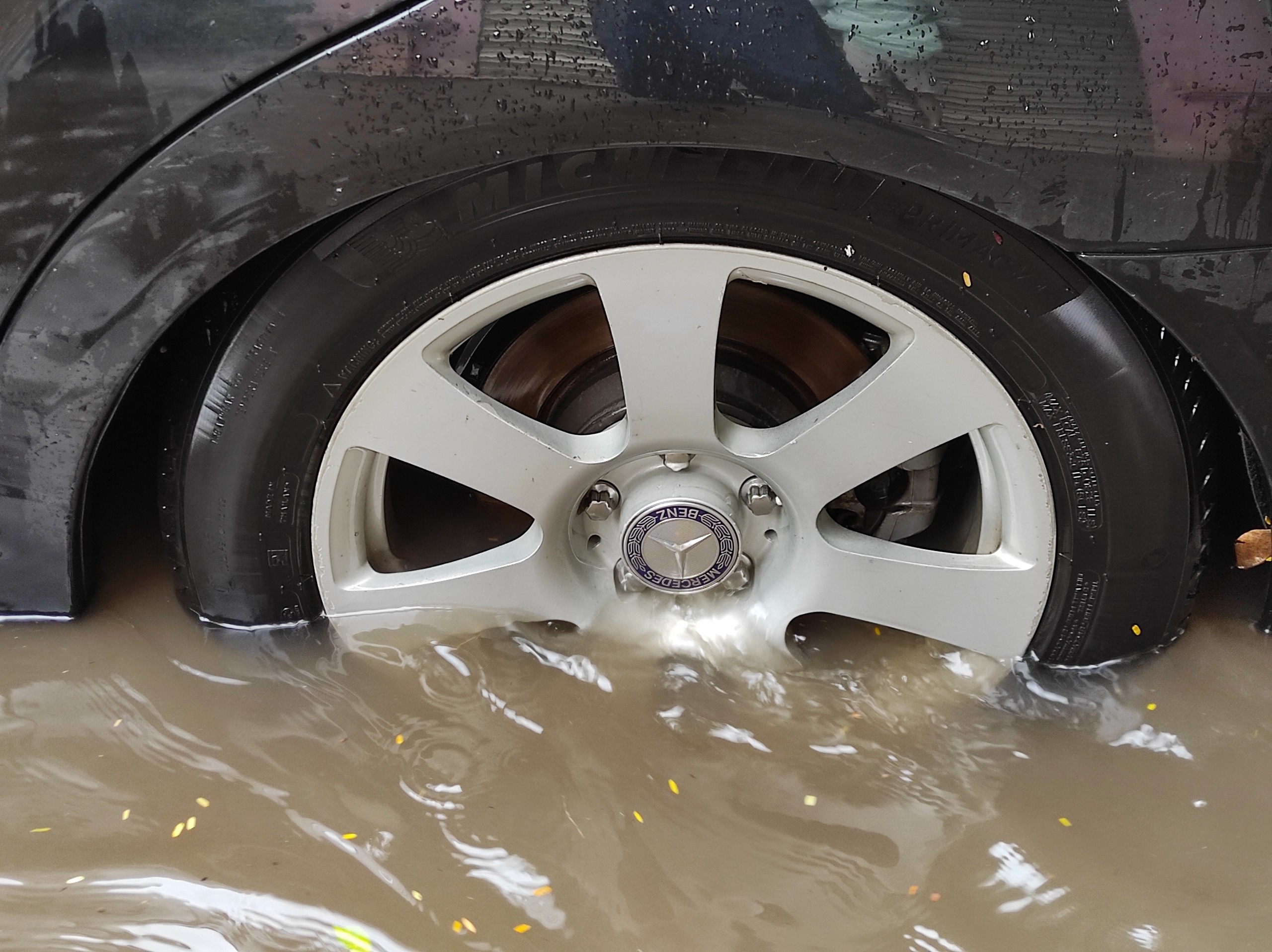 mua to khien Ha Noi ngap anh 9