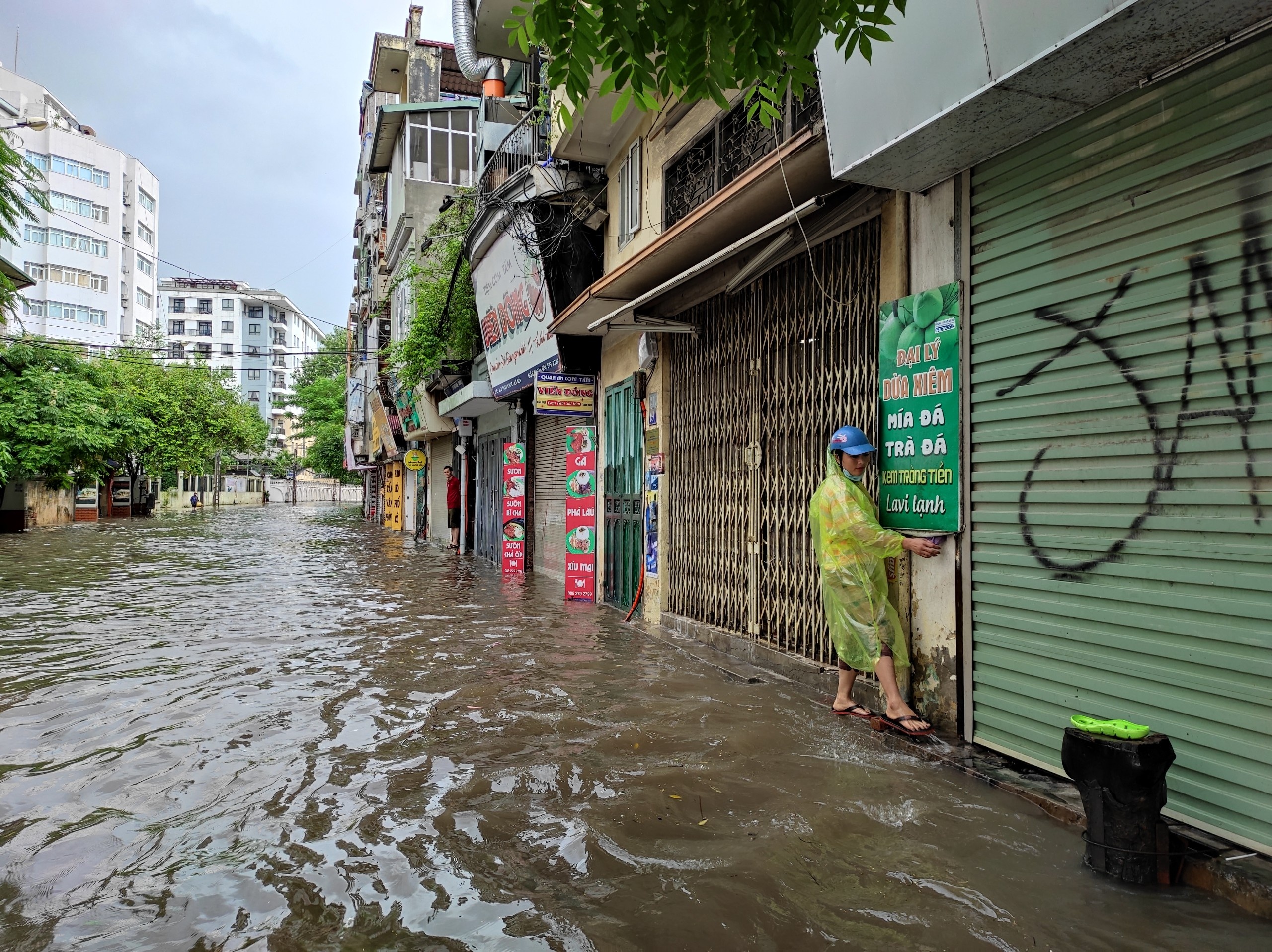 mua to khien Ha Noi ngap anh 10