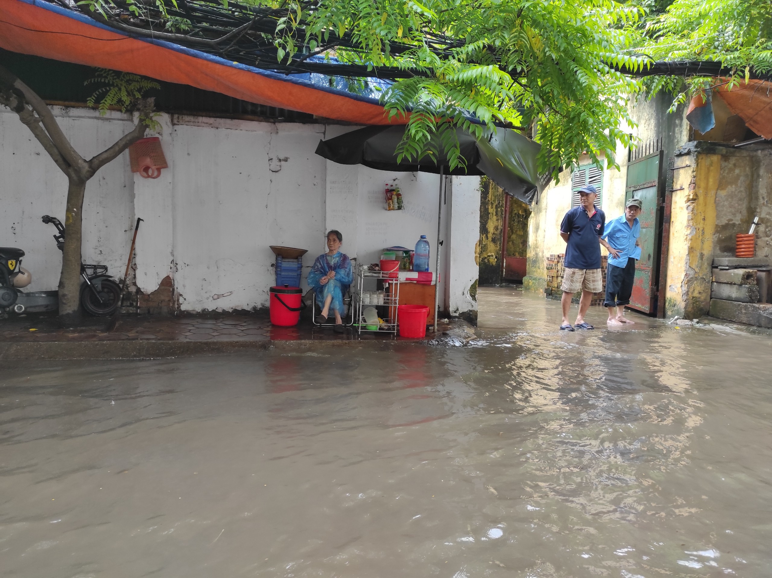 mua to khien Ha Noi ngap anh 11
