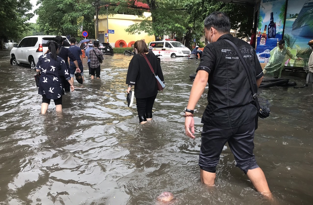 mua to khien Ha Noi ngap anh 2