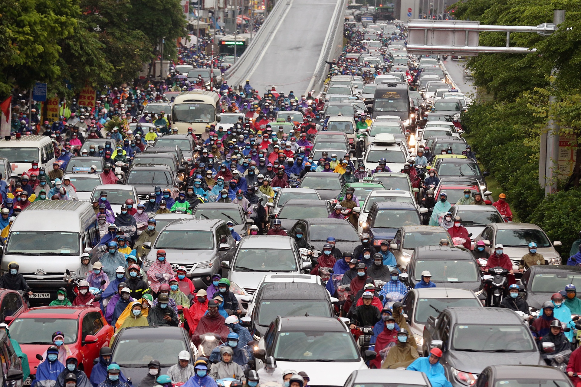 mua ngap un tac ngay dau hoc sinh di hoc anh 12