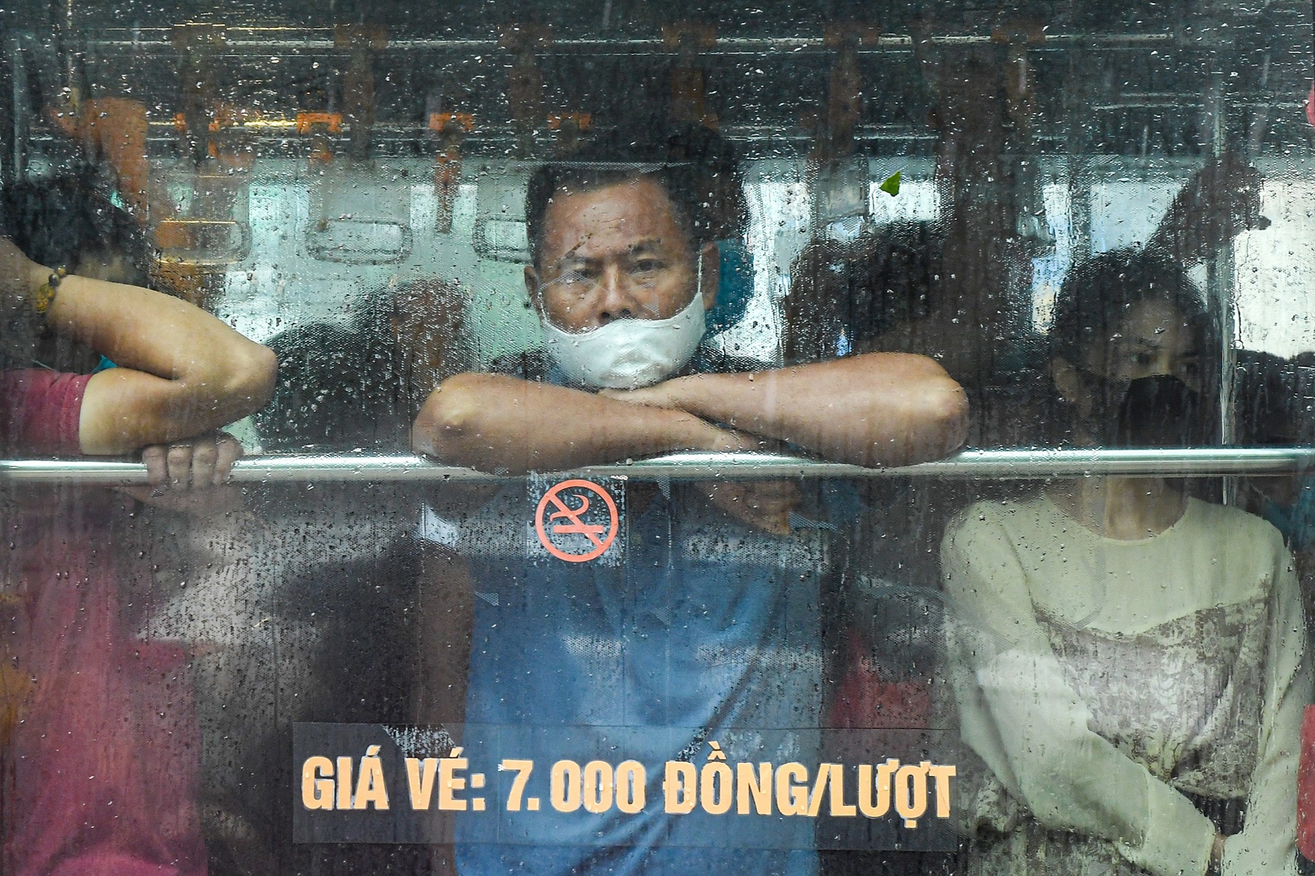 mua ngap un tac ngay dau hoc sinh di hoc anh 7