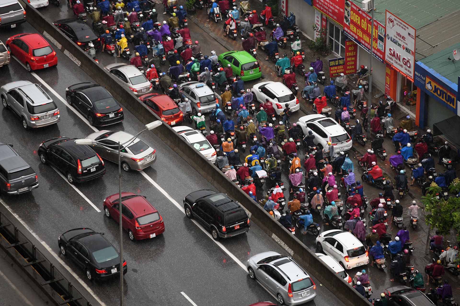 mua ngap un tac ngay dau hoc sinh di hoc anh 9