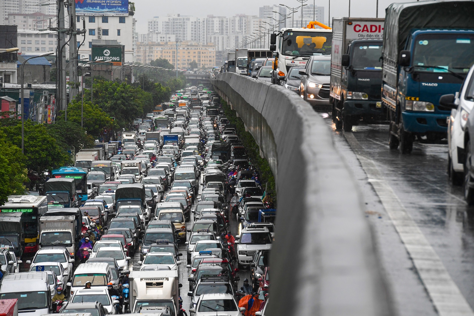 mua ngap un tac ngay dau hoc sinh di hoc anh 10