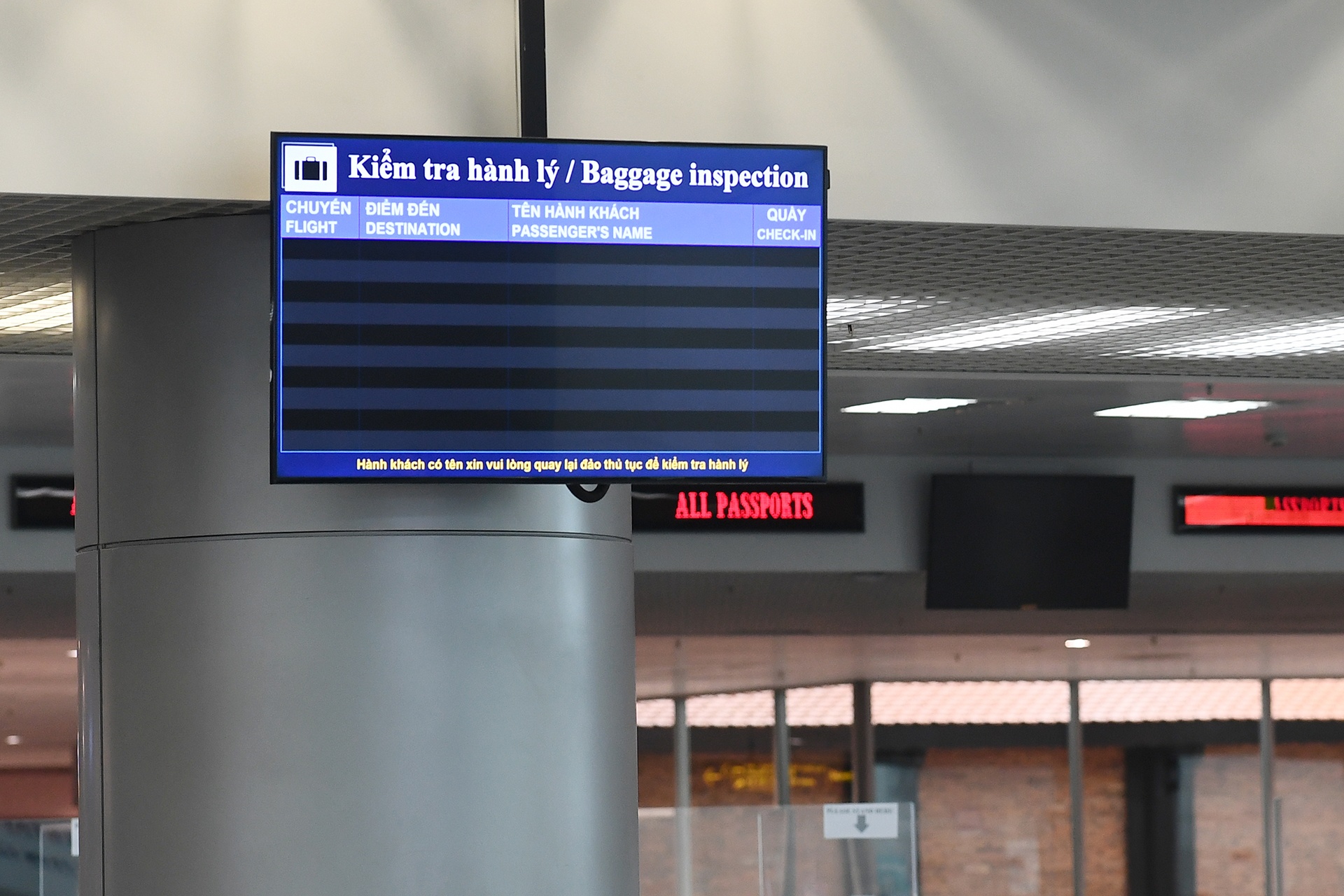 nha ga hang khong Tan Son Nhat vang ve anh 10