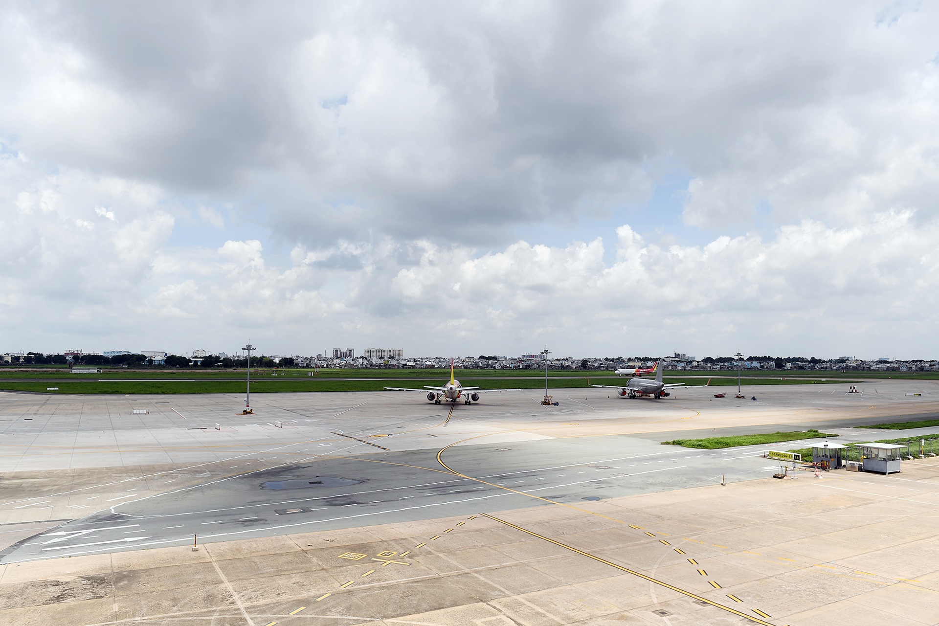 nha ga hang khong Tan Son Nhat vang ve anh 1