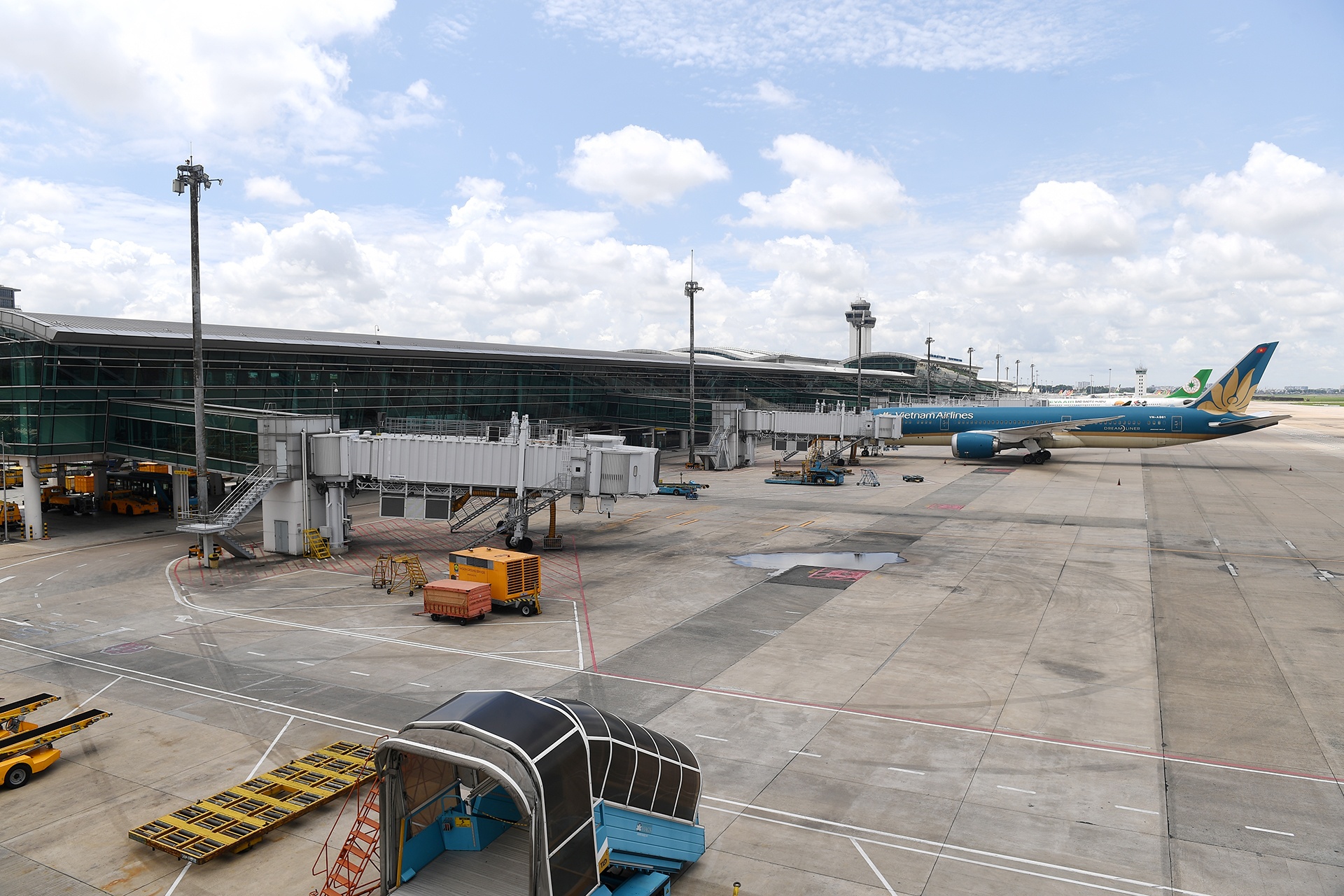 nha ga hang khong Tan Son Nhat vang ve anh 2