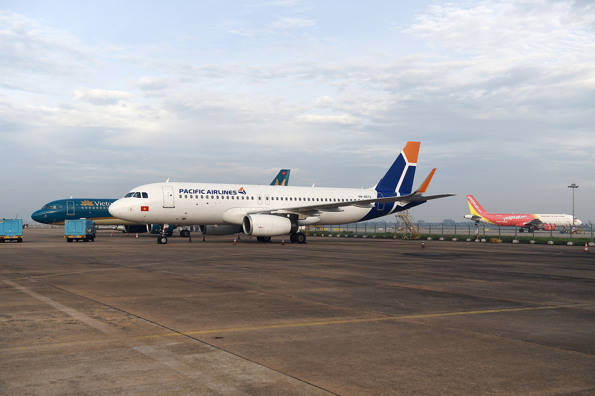 nha ga hang khong Tan Son Nhat vang ve anh 3