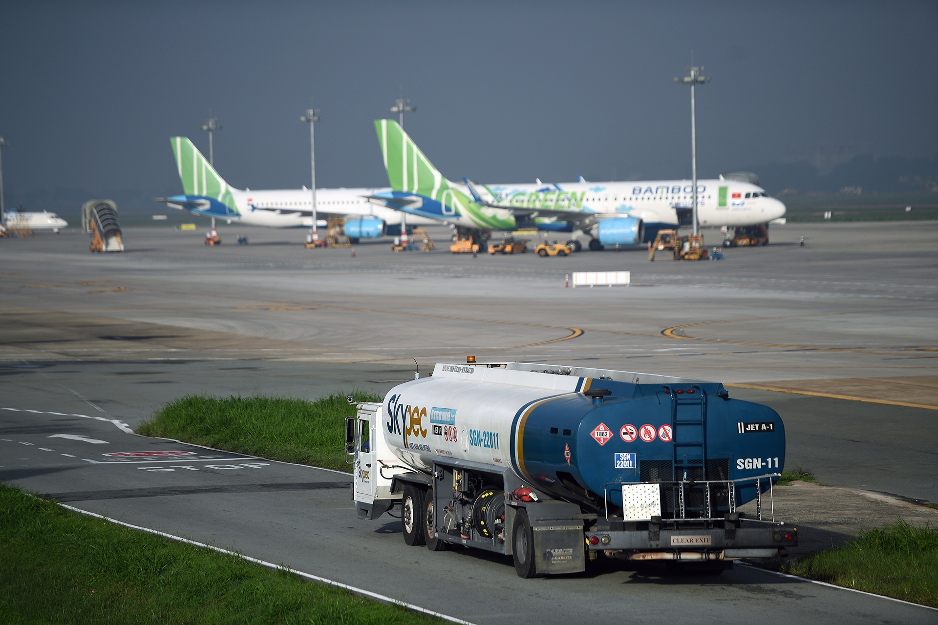 nha ga hang khong Tan Son Nhat vang ve anh 4