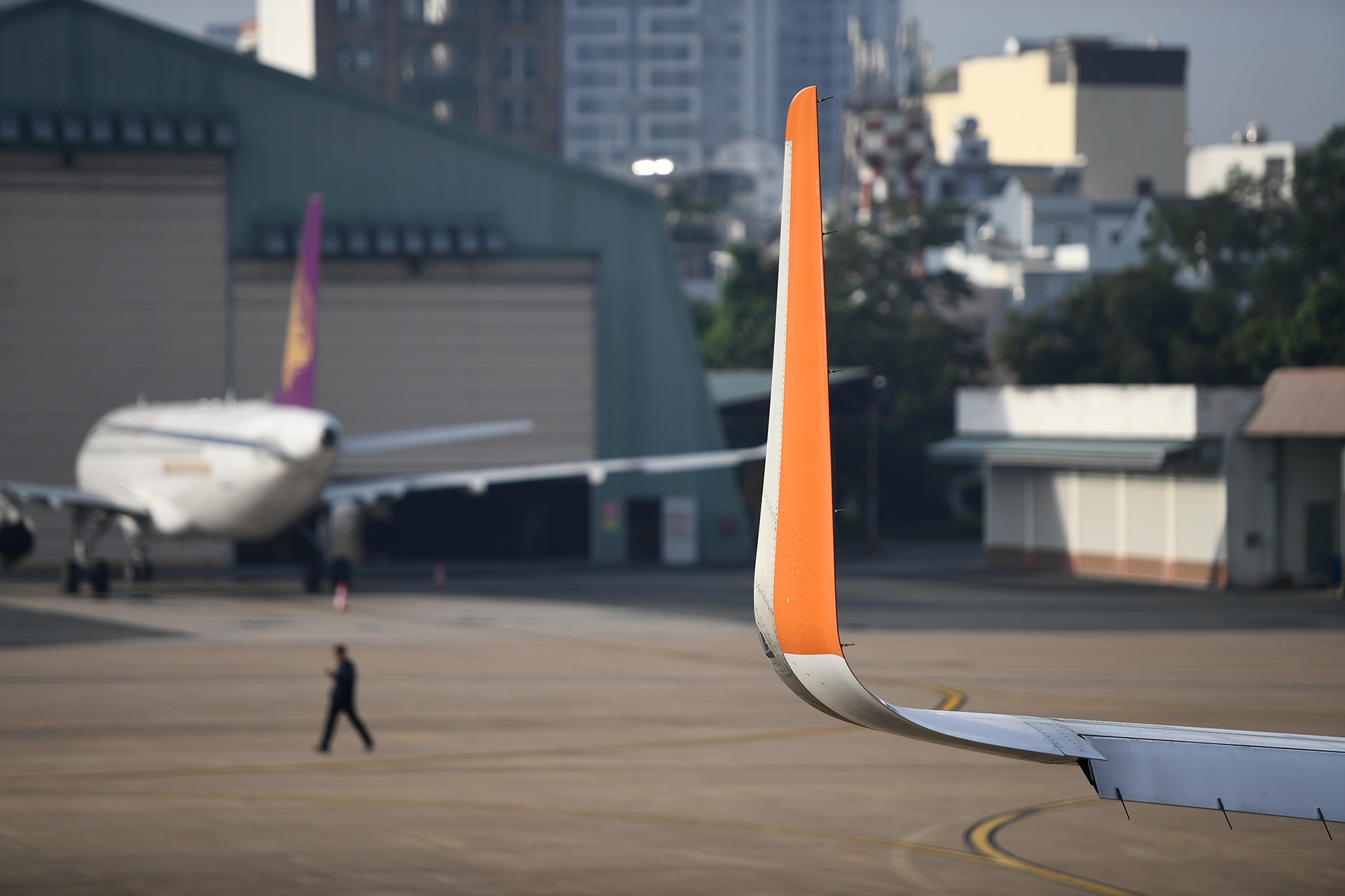 nha ga hang khong Tan Son Nhat vang ve anh 5