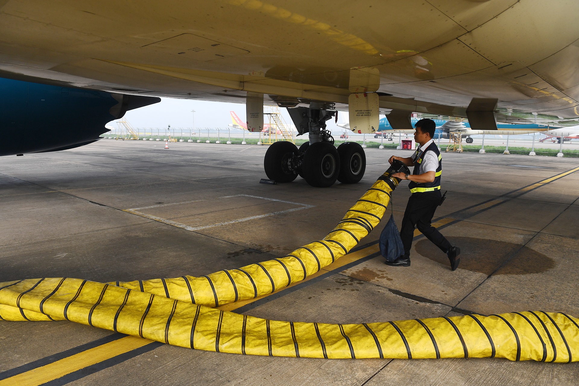 nha ga hang khong Tan Son Nhat vang ve anh 6
