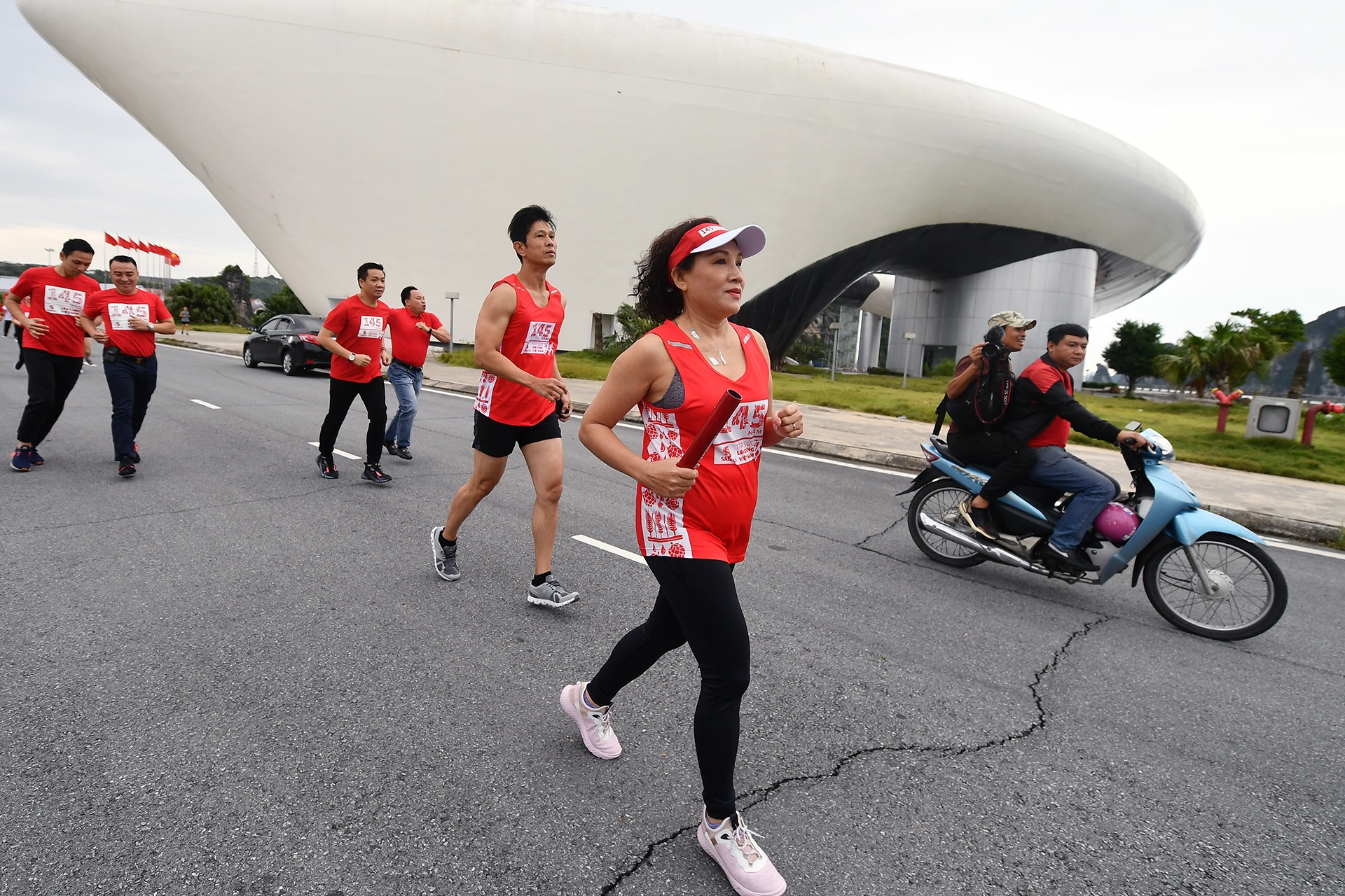 chay tiep suc tu Ha Long ve TPHCM anh 6