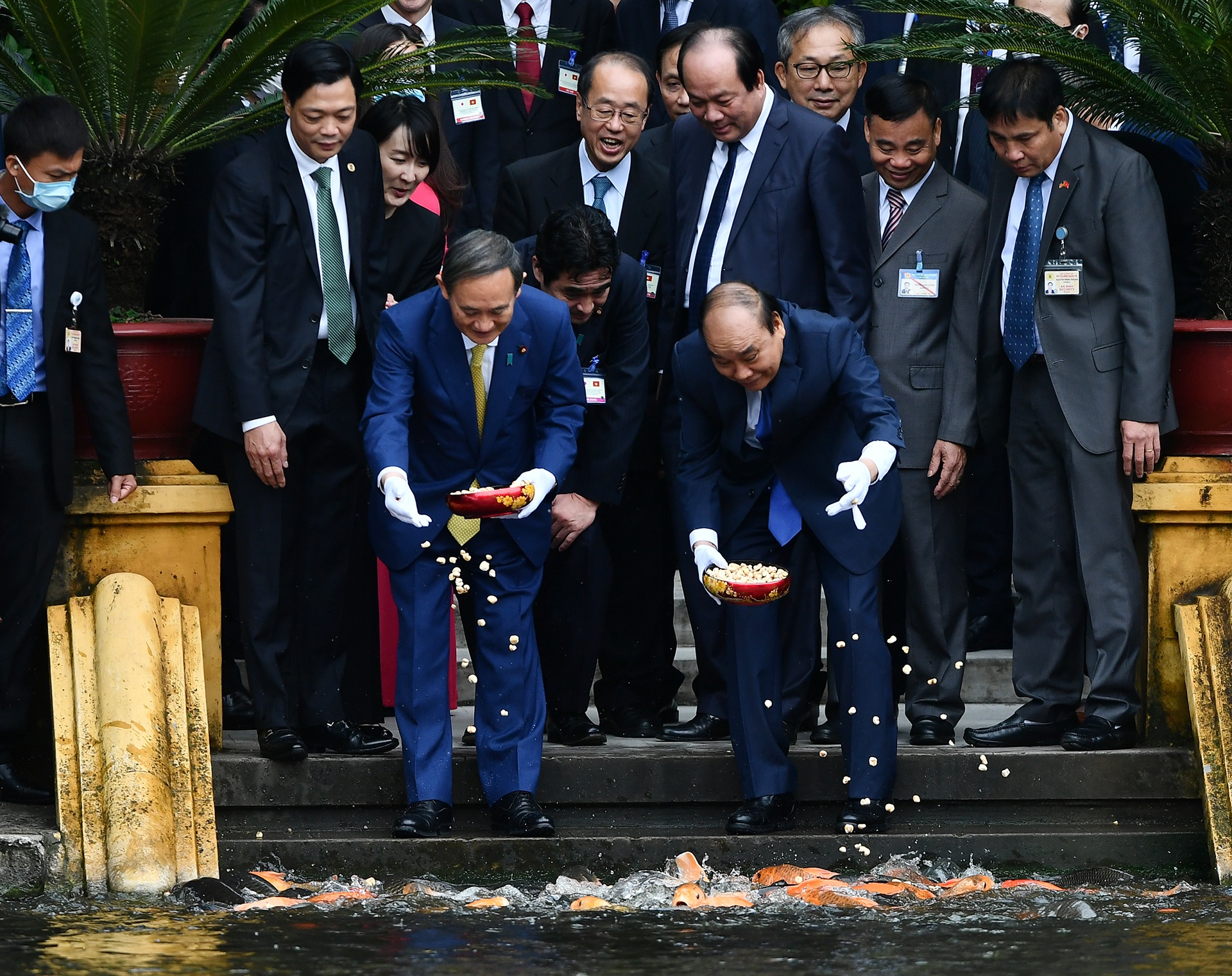 Mot ngay hoat dong cua Thu tuong Nhat tai Ha Noi hinh anh