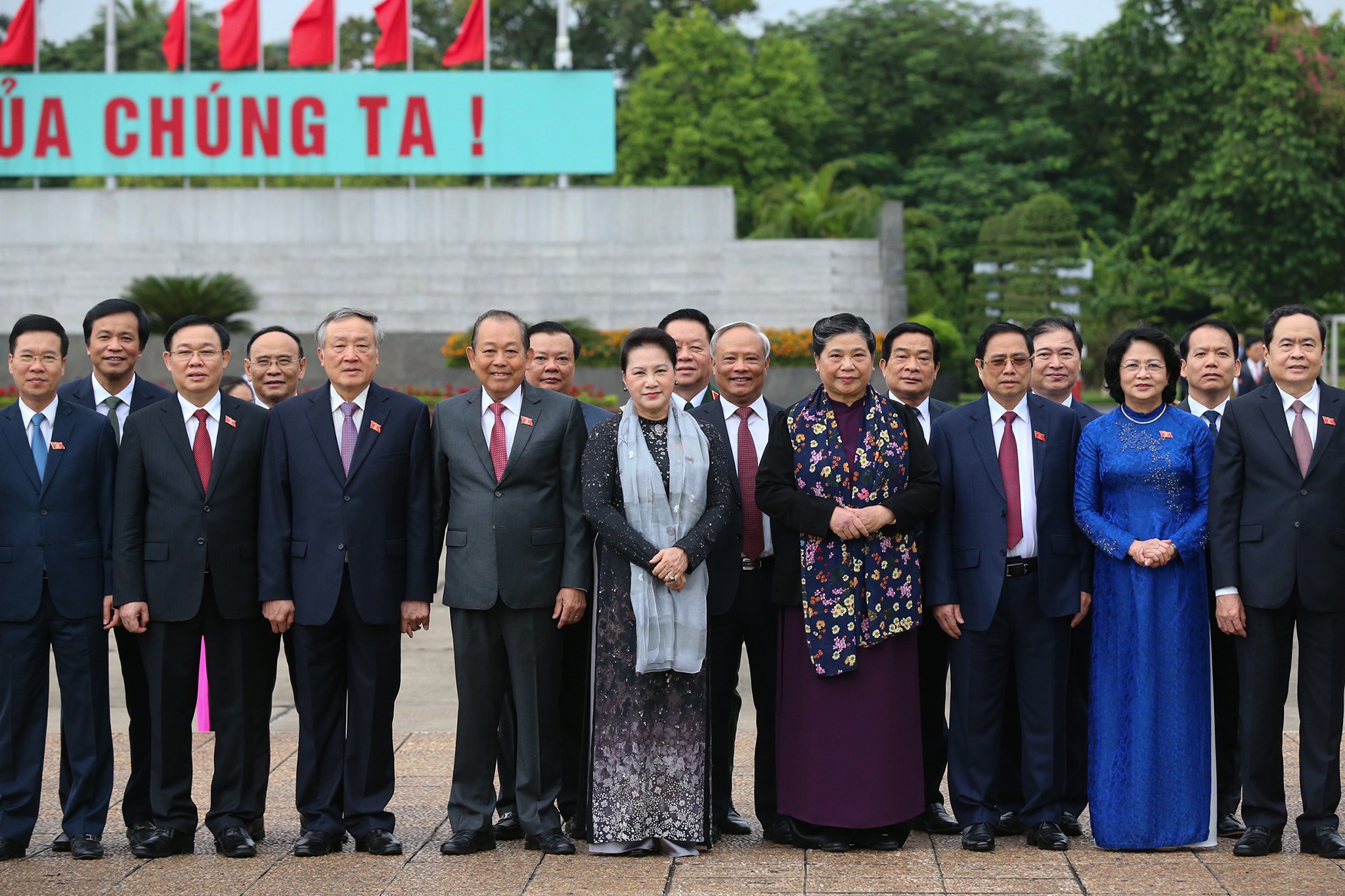 Dai bieu quoc hoi vao lang vieng Chu tich Ho Chi Minh anh 5