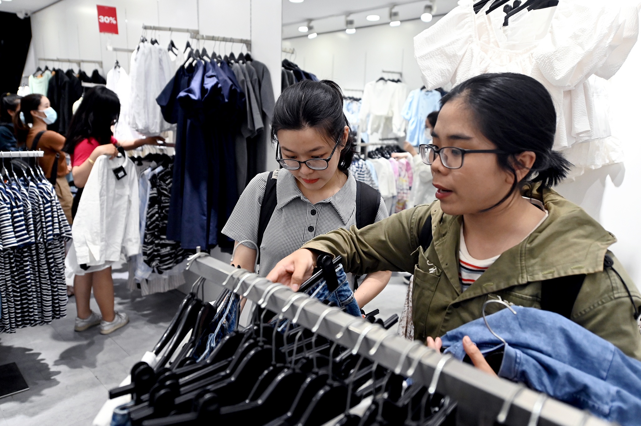 chi em sam do giam gia ngay Black Friday anh 6