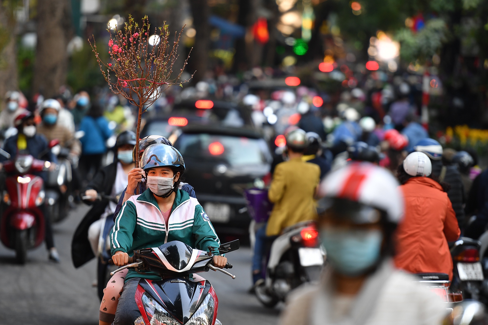 un tac giao thong ngay Tet o Ha Noi anh 4