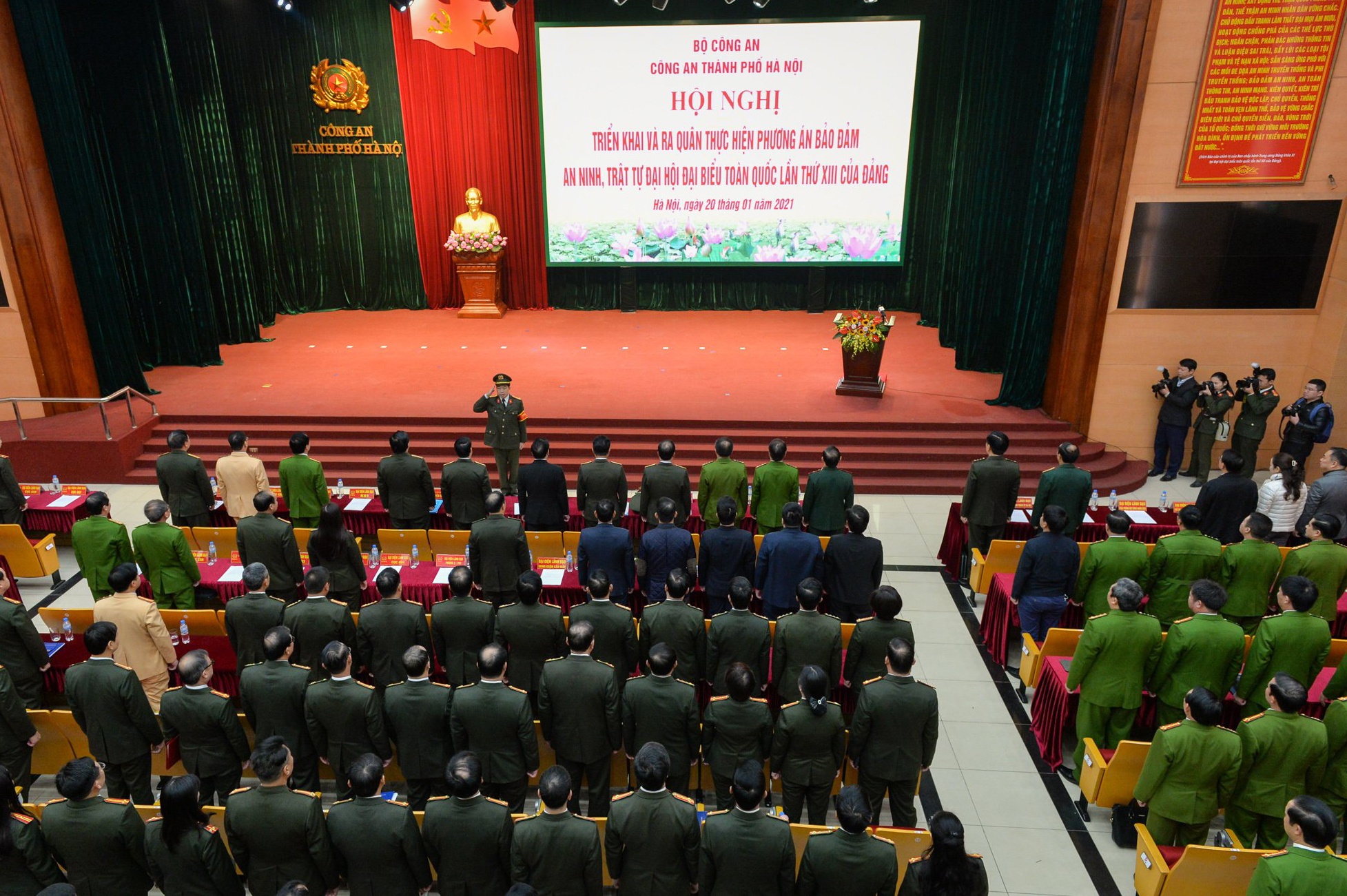 cong an Ha Noi ra quan anh 1