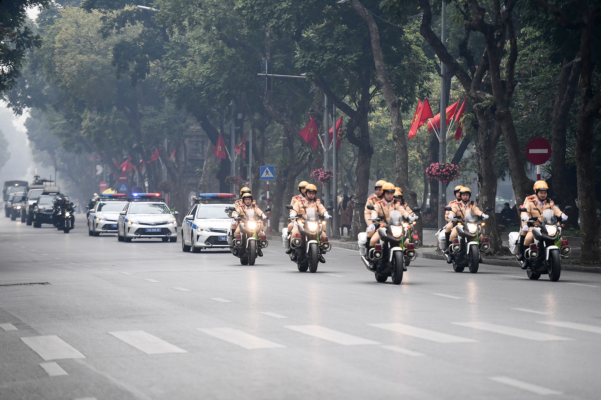 cong an Ha Noi ra quan anh 7