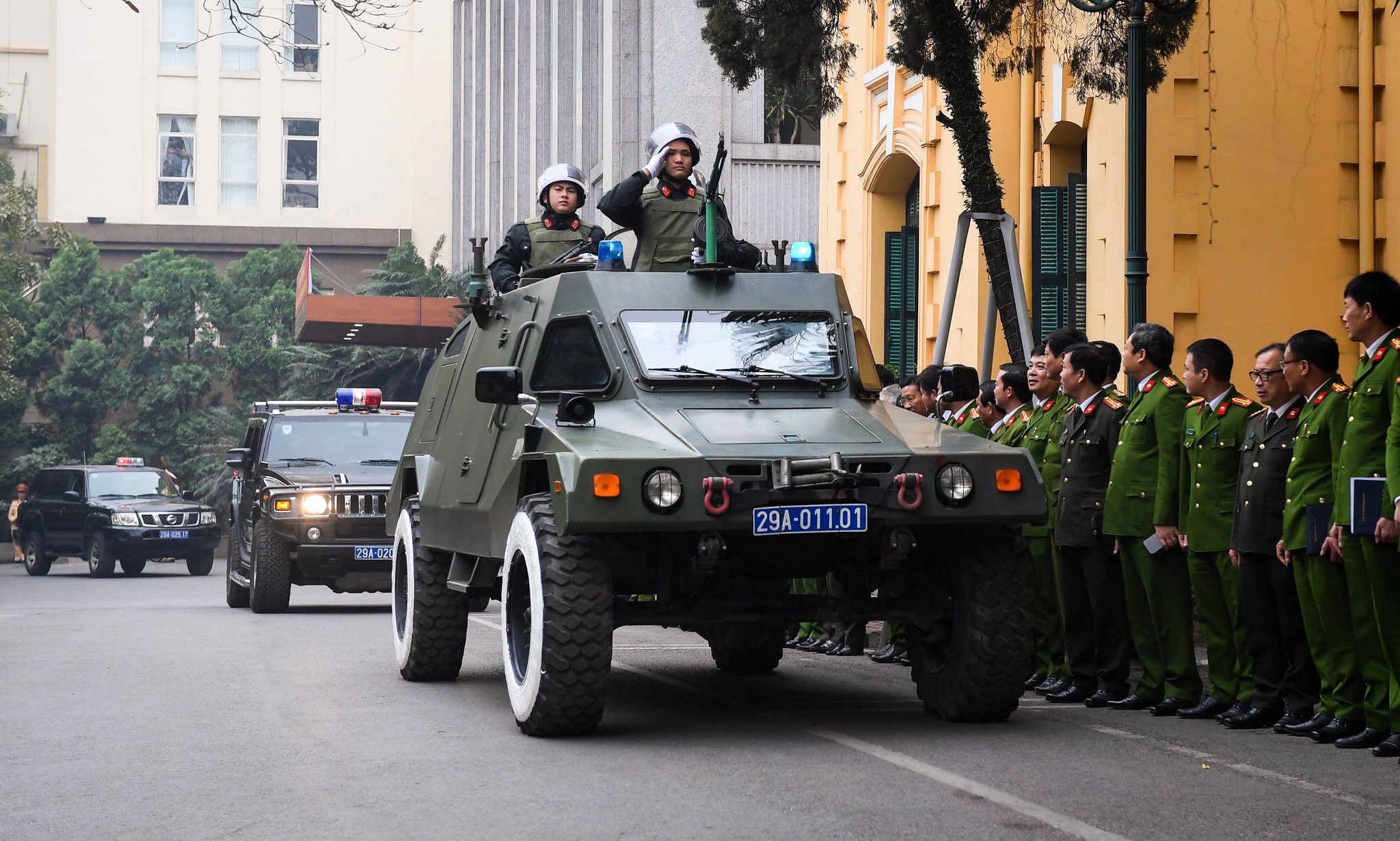 cong an Ha Noi ra quan anh 3