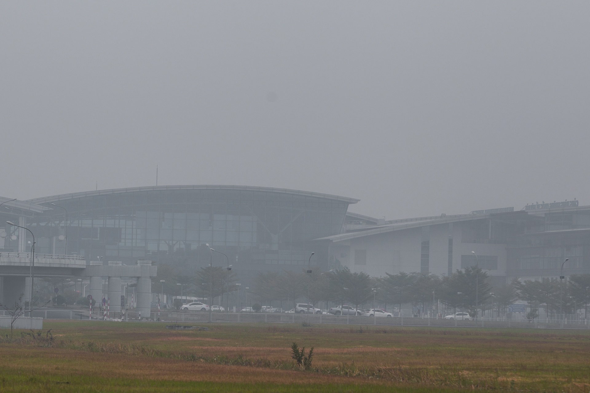 san bay Noi Bai mu suong anh 3