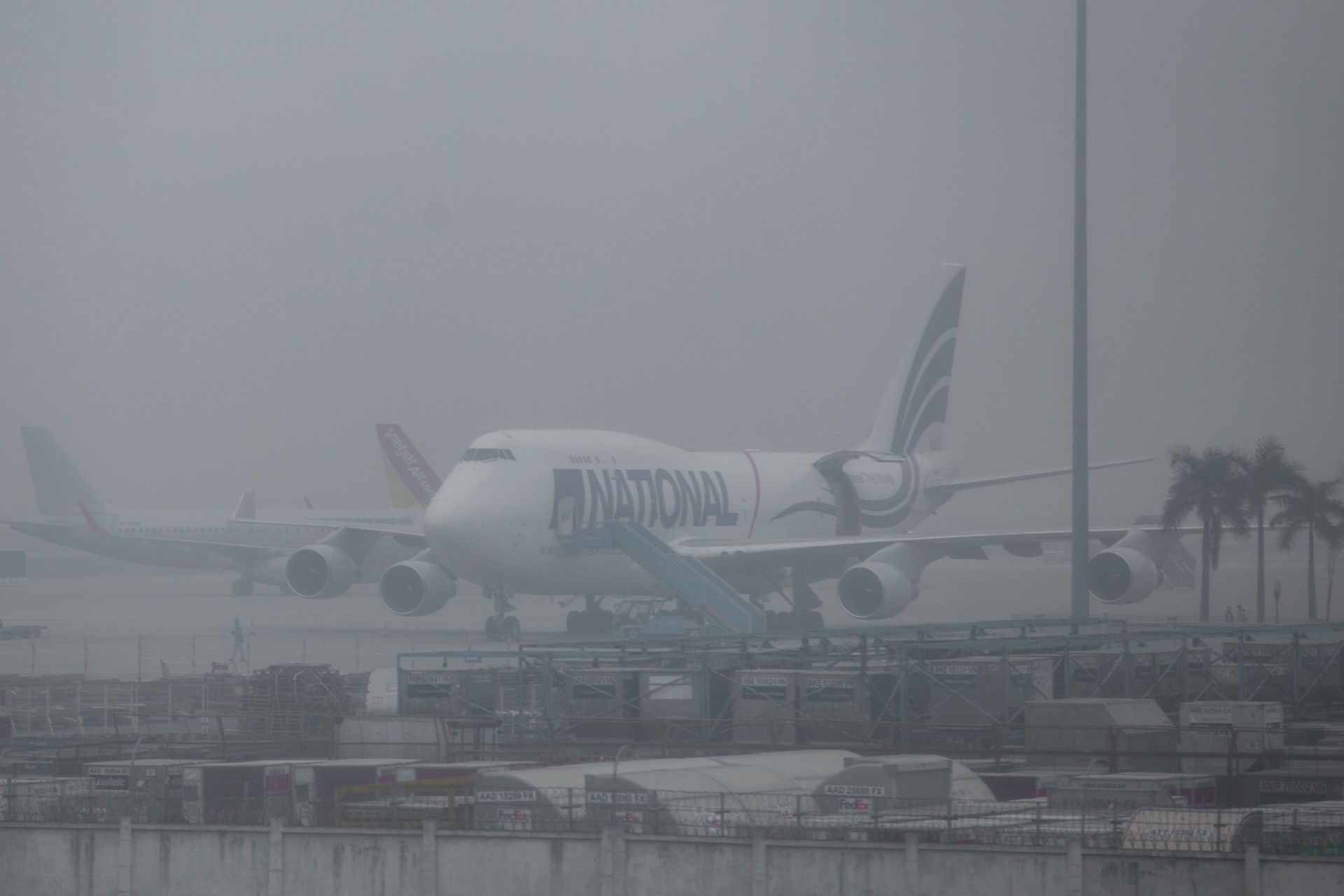 Suong mu o Ha Noi khien may bay phai ha canh tai Hai Phong, Da Nang hinh anh