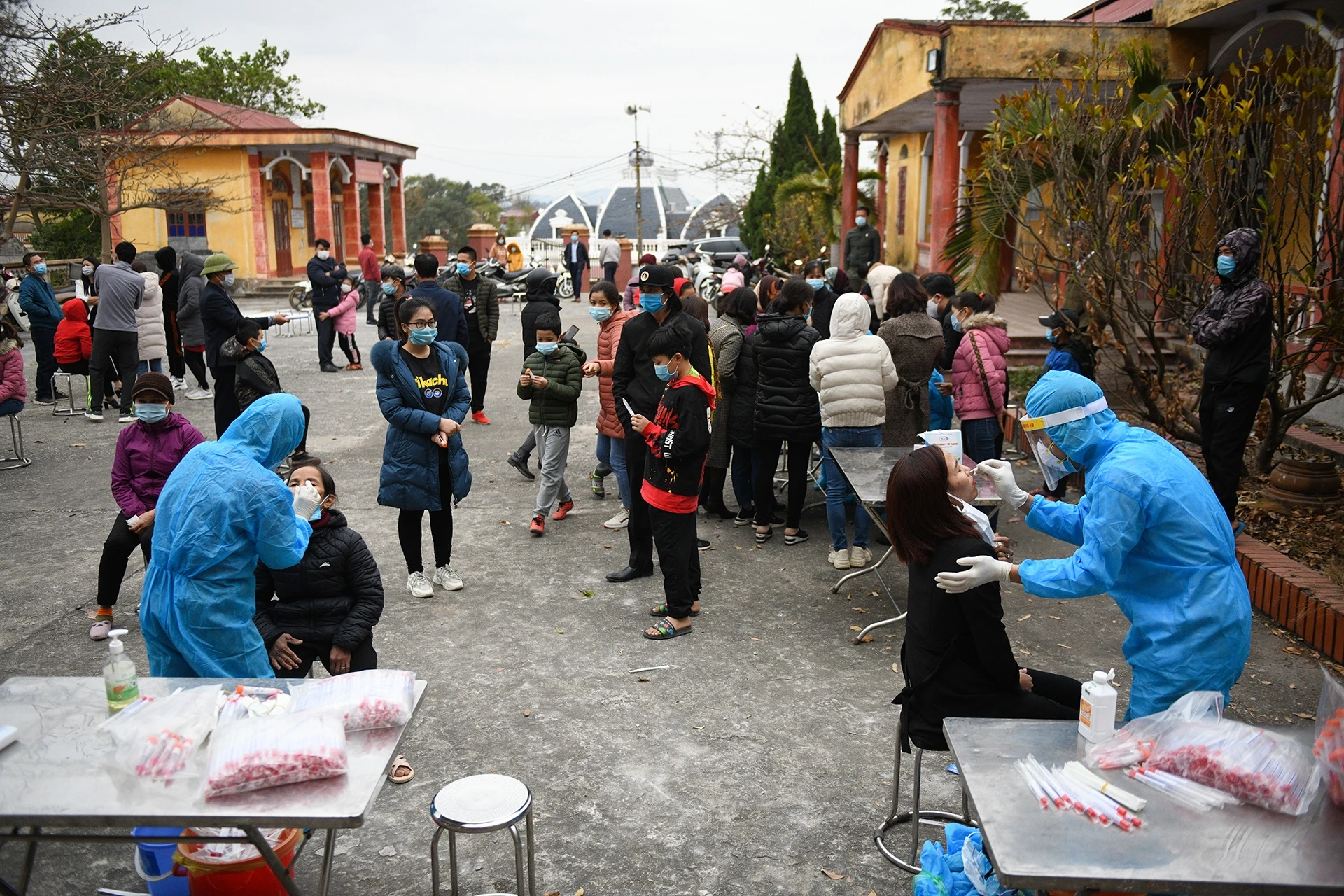 xet nghiem Covid o Chi Linh anh 1