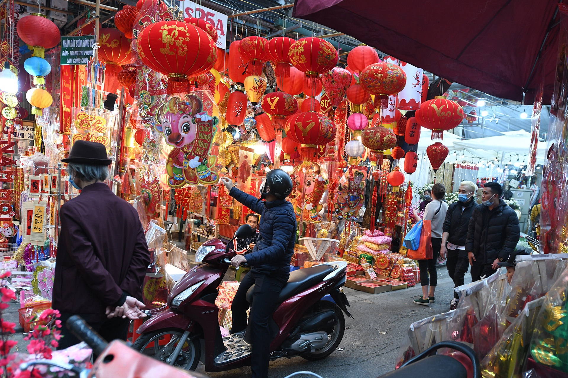 cho hoa Hang Luoc don nam Tan Suu anh 2