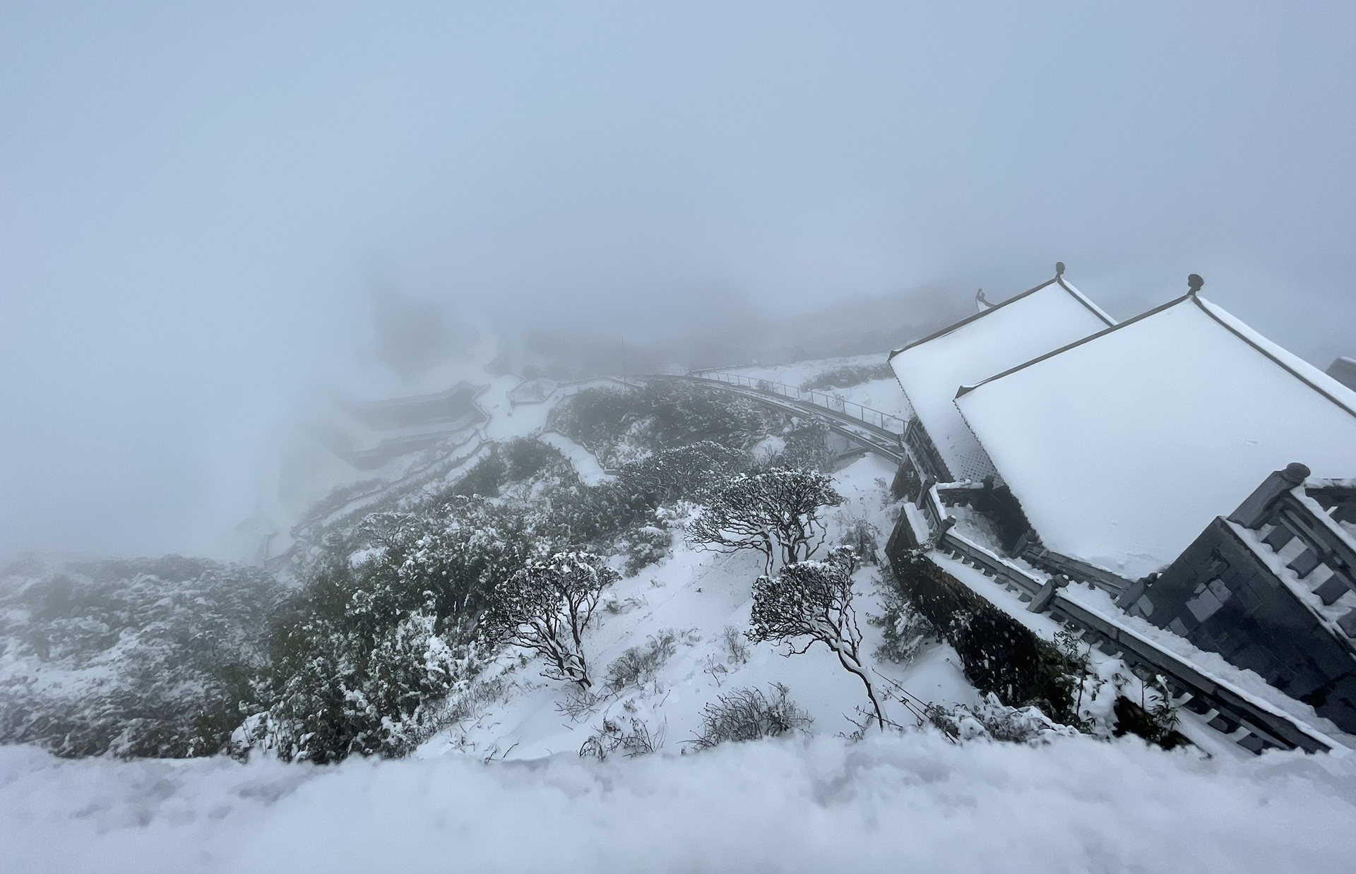 tuyet roi sat Tet tren dinh Fansipan anh 2