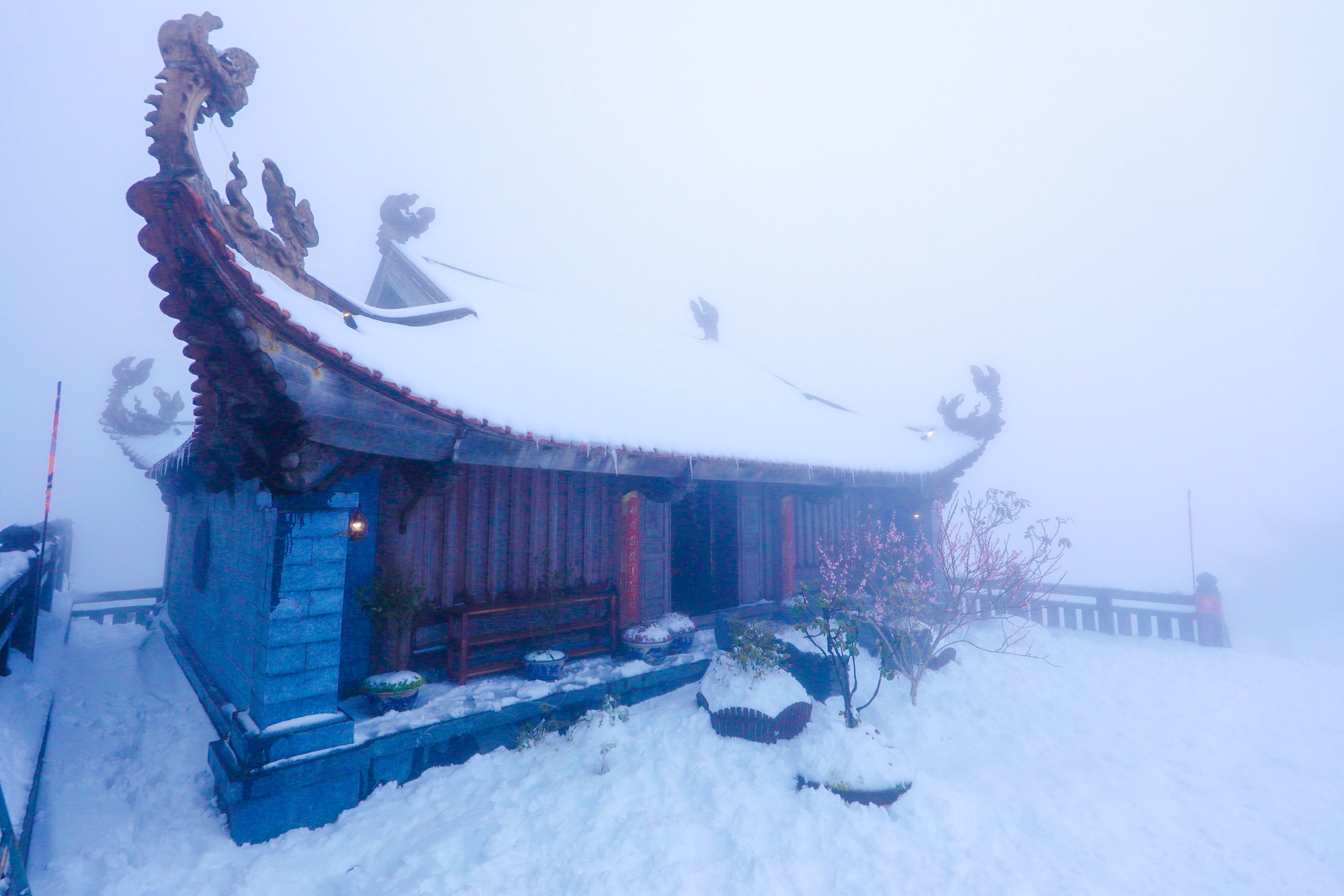 tuyet roi thu hut du khach len dinh Fansipan anh 12