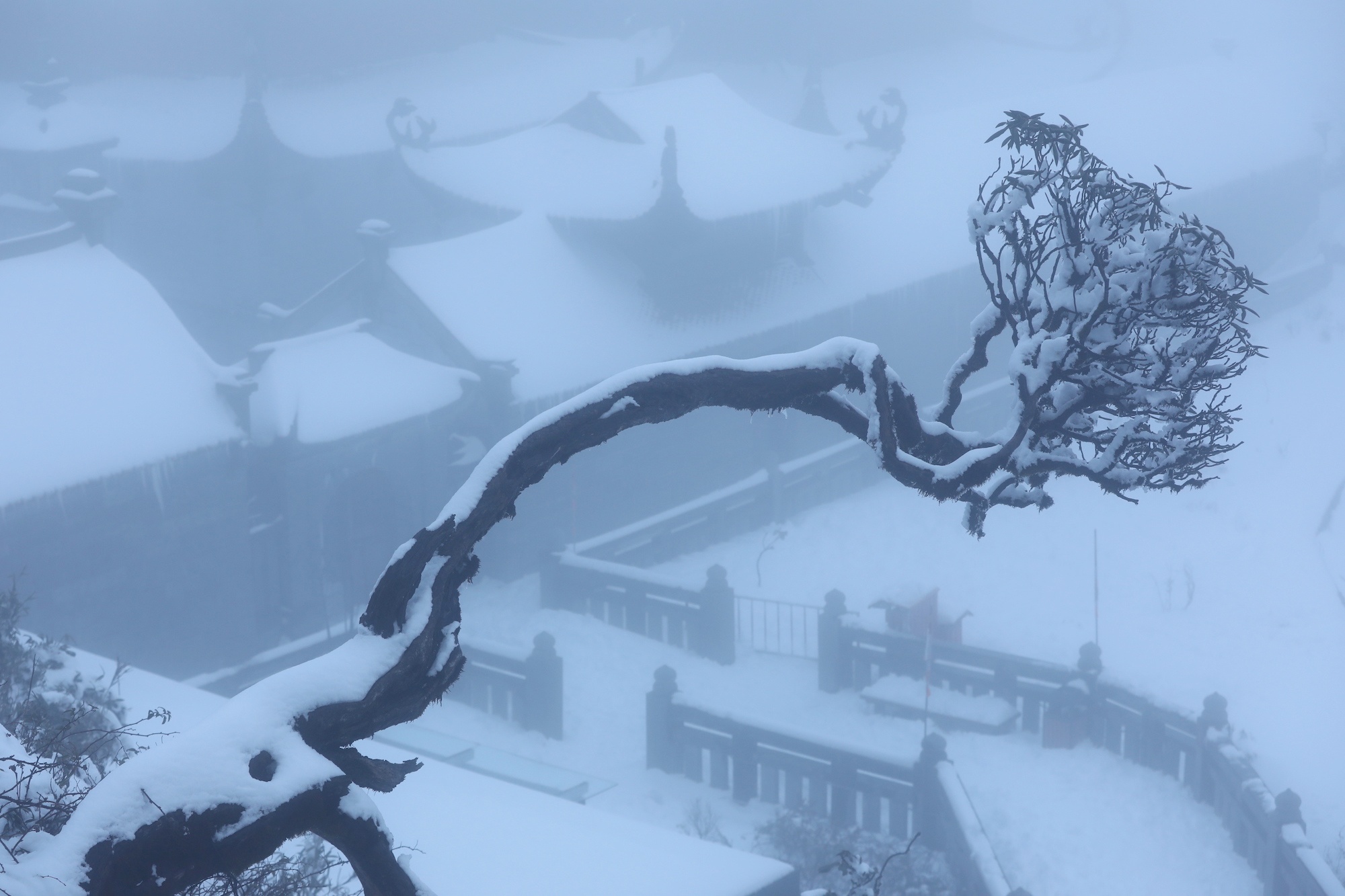 tuyet roi thu hut du khach len dinh Fansipan anh 26