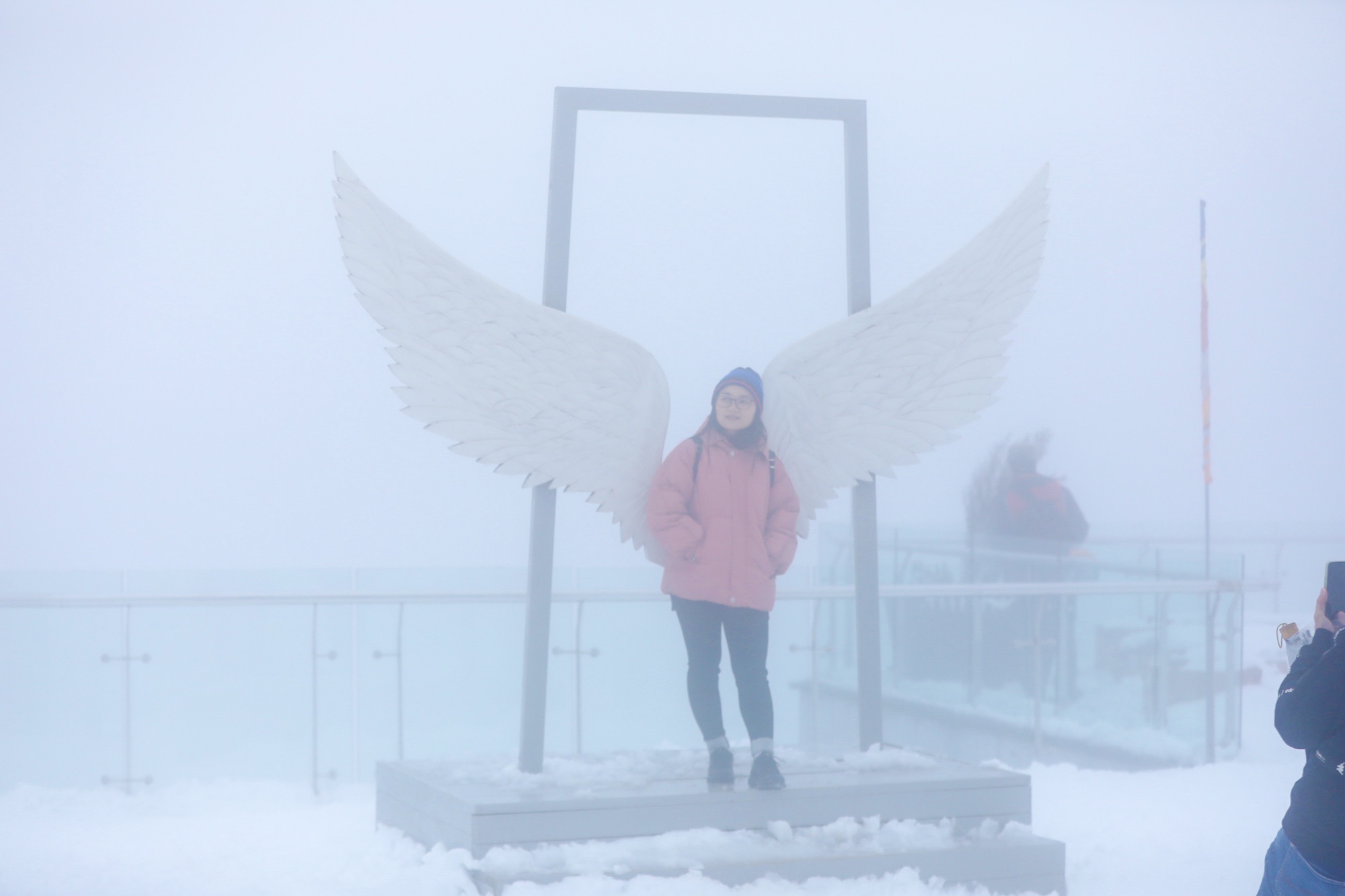 tuyet roi thu hut du khach len dinh Fansipan anh 4