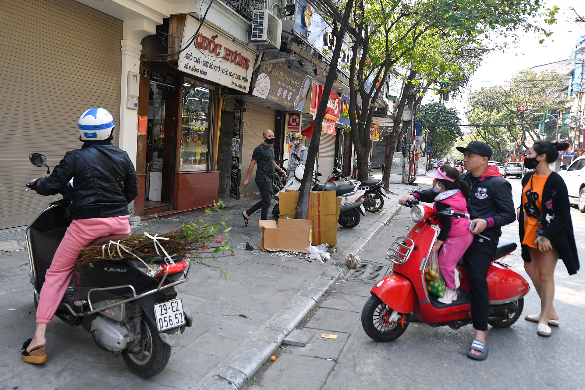 khong khi chieu 30 Tet o Ha Noi anh 10