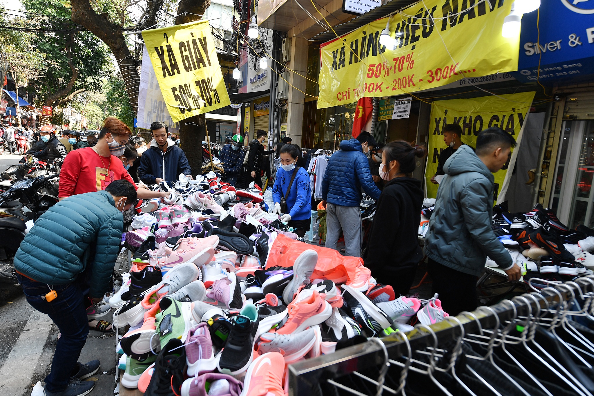 khong khi chieu 30 Tet o Ha Noi anh 11