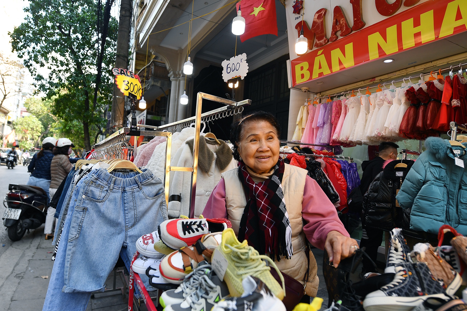 khong khi chieu 30 Tet o Ha Noi anh 12
