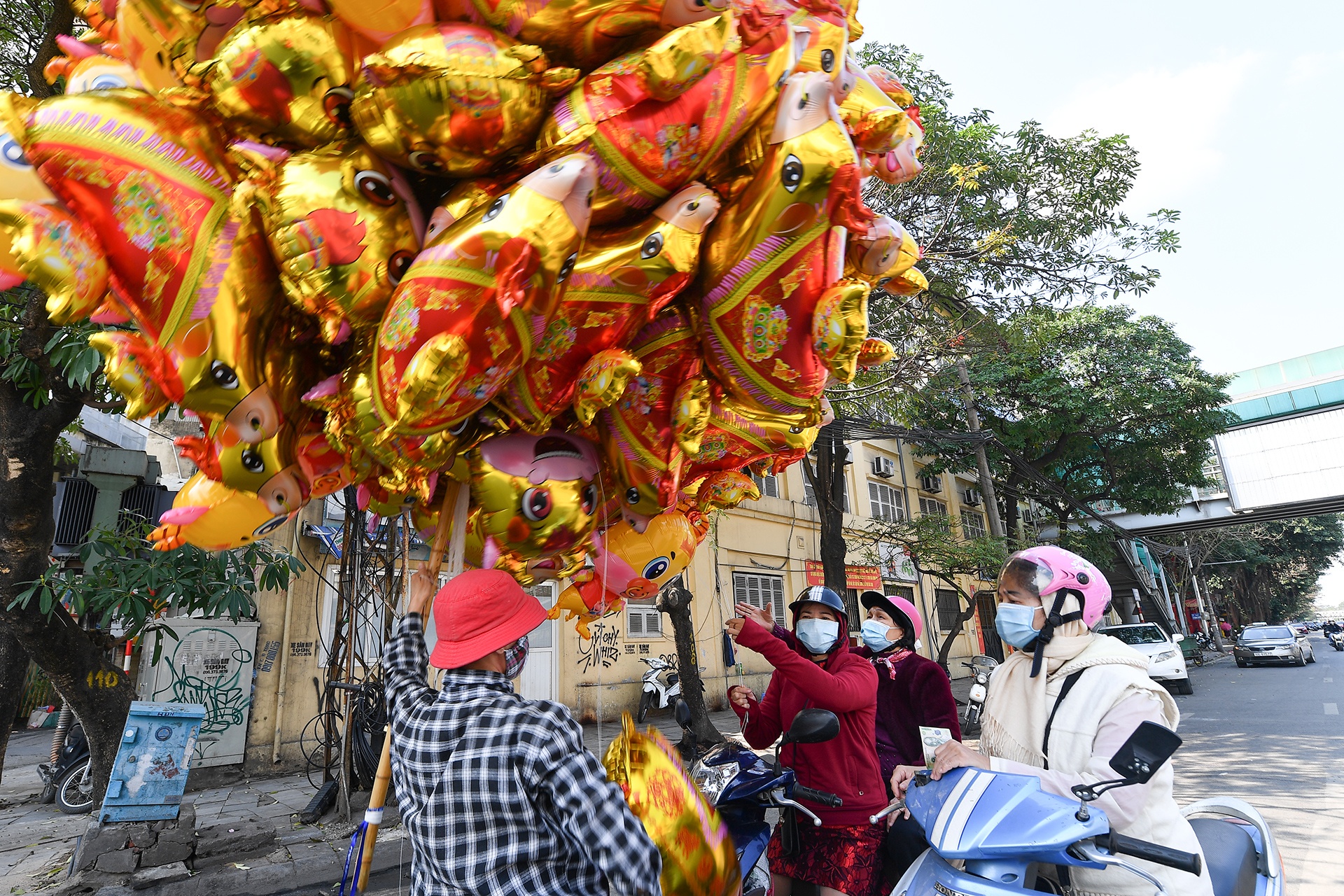 khong khi chieu 30 Tet o Ha Noi anh 13
