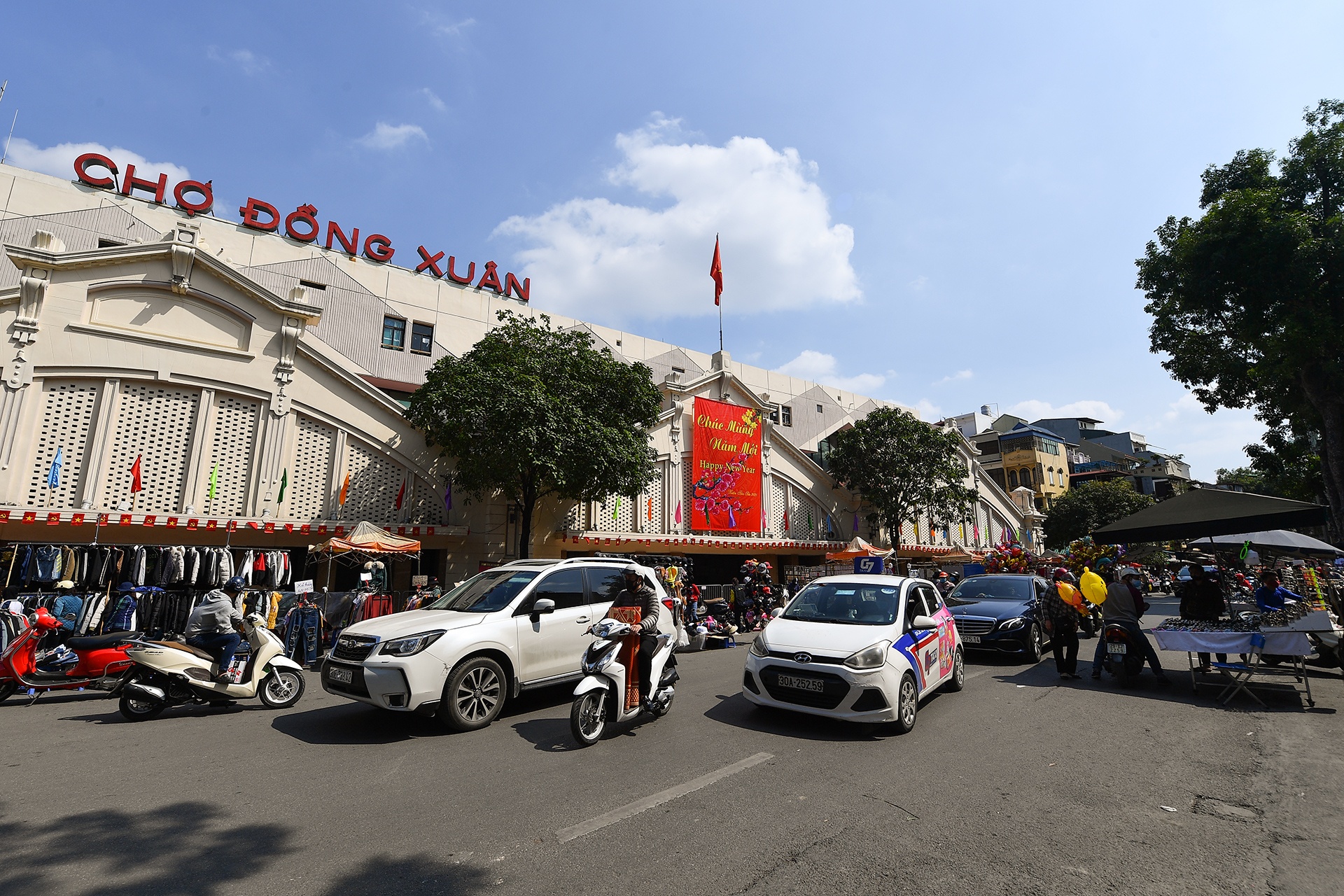 khong khi chieu 30 Tet o Ha Noi anh 17