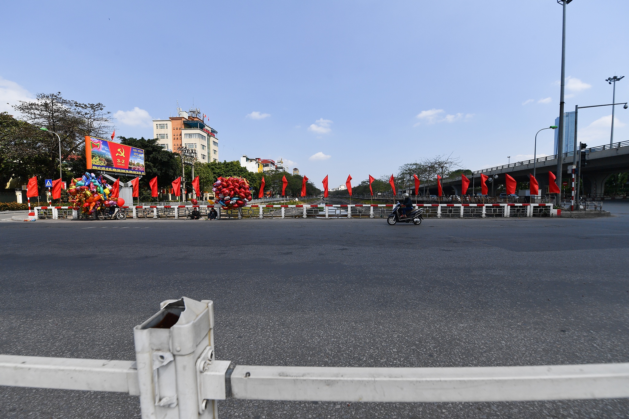 khong khi chieu 30 Tet o Ha Noi anh 5