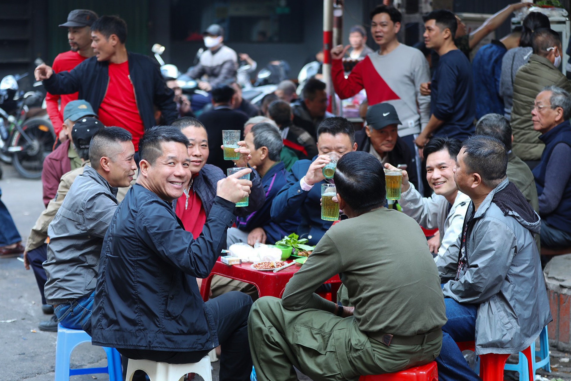 khong khi chieu 30 Tet o Ha Noi anh 19