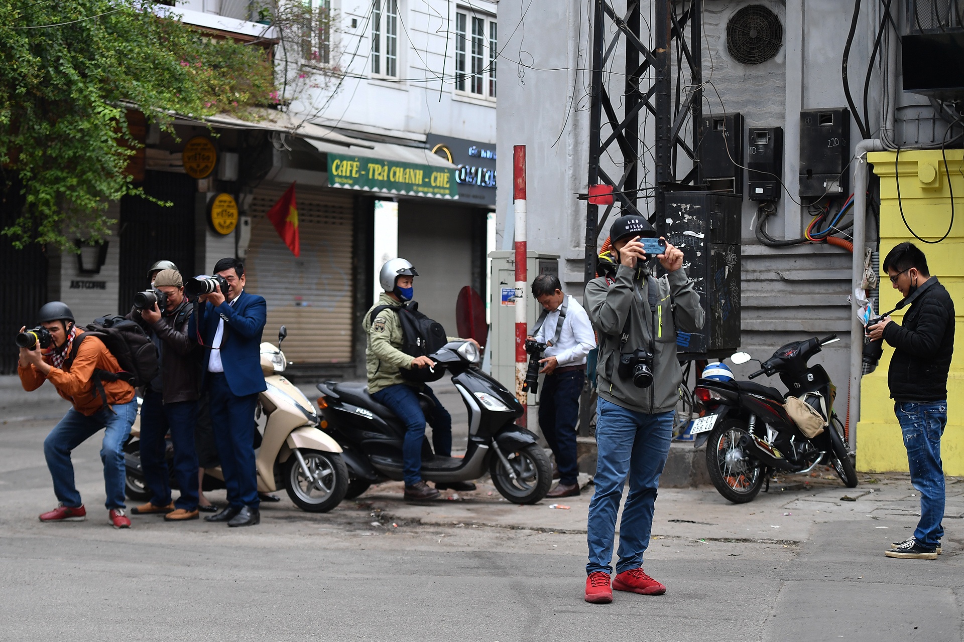 gioi tre dao choi mung 1 Tet anh 6