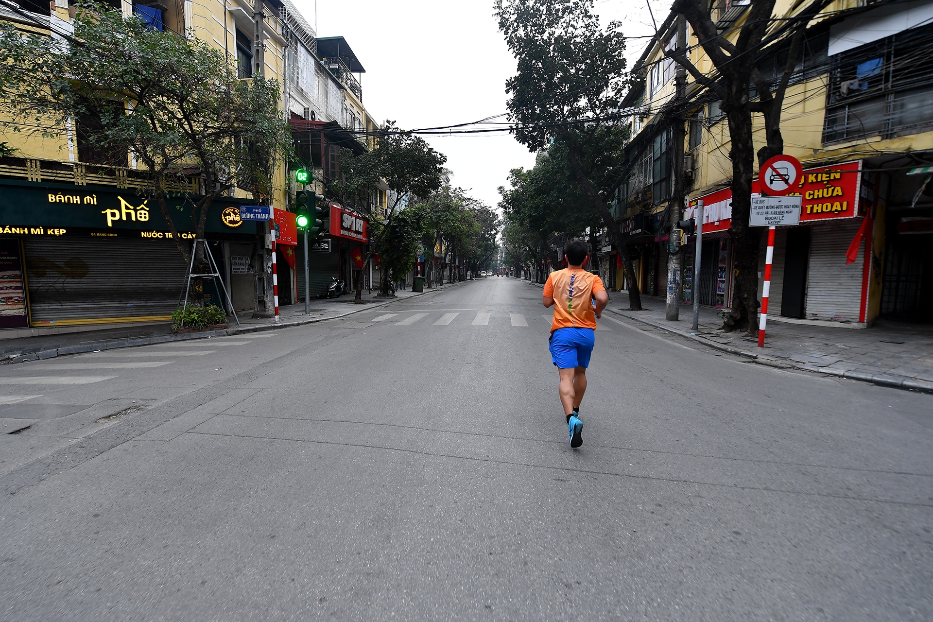 gioi tre dao choi mung 1 Tet anh 3