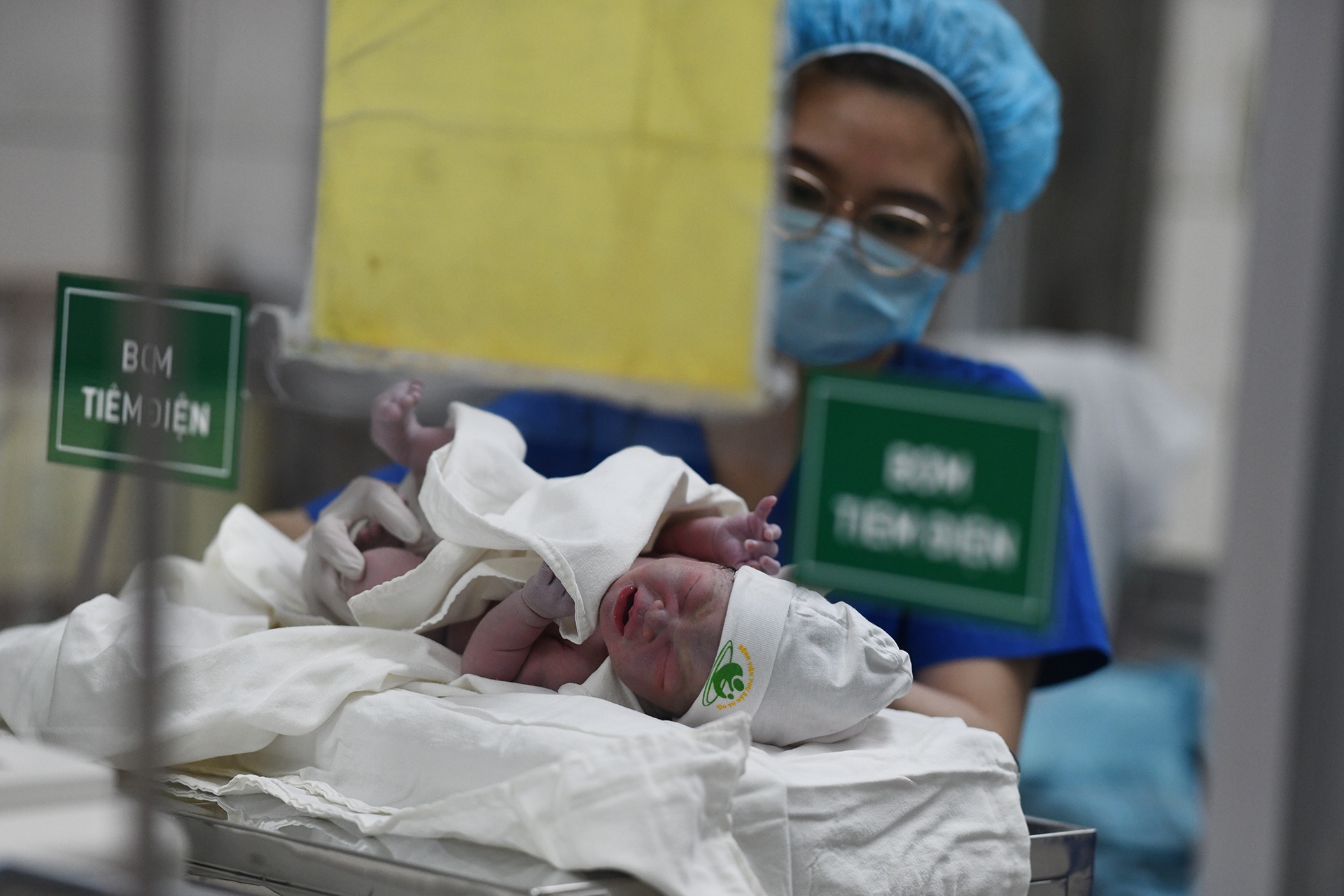 em bé đầu tiên chào đời lúc 0h năm Tân Sửu ảnh 10 em be dau tien chao doi luc 0h nam Tan Suu anh 10