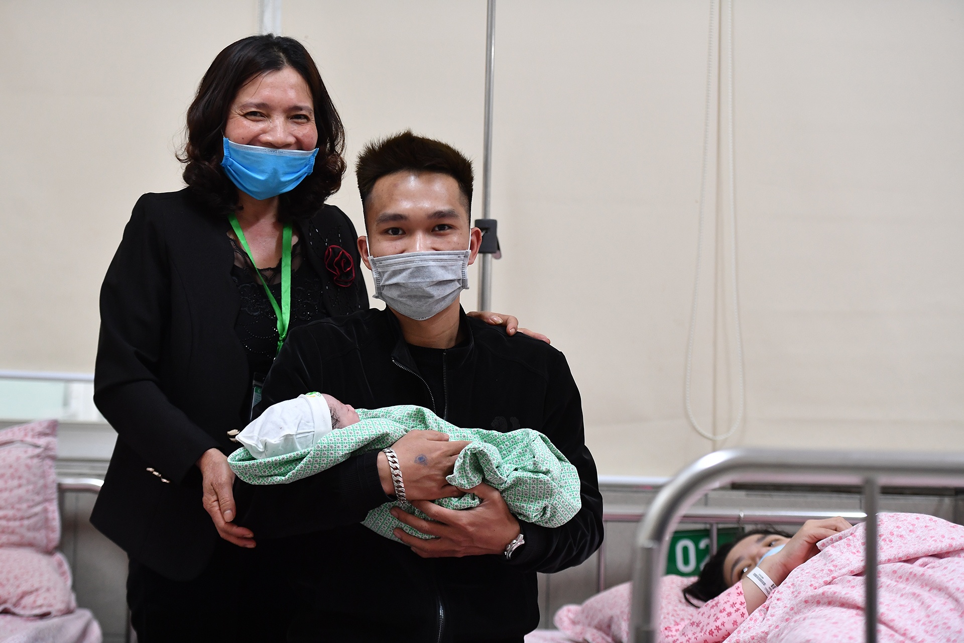 em bé đầu tiên chào đời lúc 0h năm Tân Sửu ảnh 15 em be dau tien chao doi luc 0h nam Tan Suu anh 15