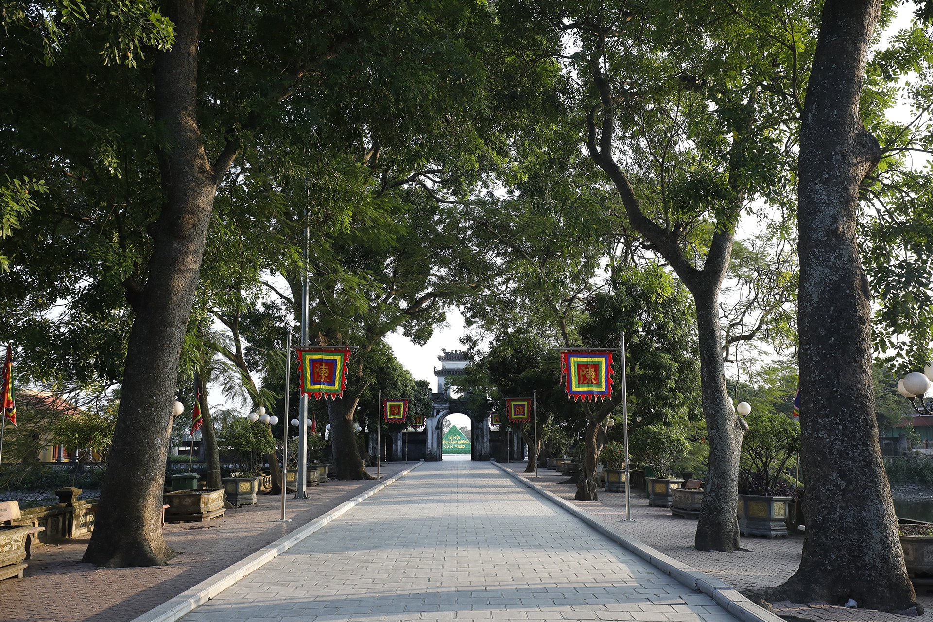 Den Tran Thuong o Ha Nam anh 4