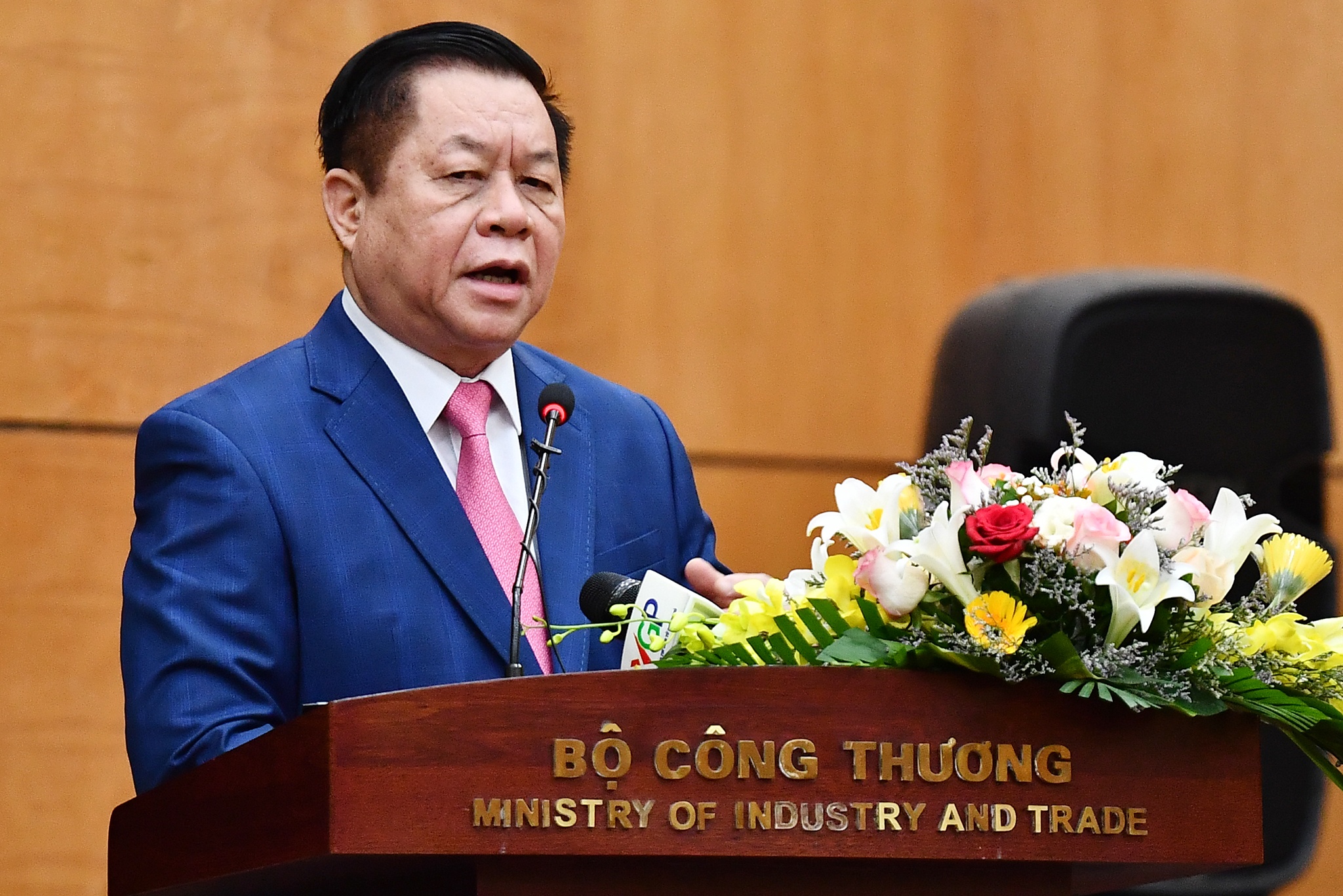 Ong Nguyen Hong Dien lam Bo truong Cong Thuong anh 6