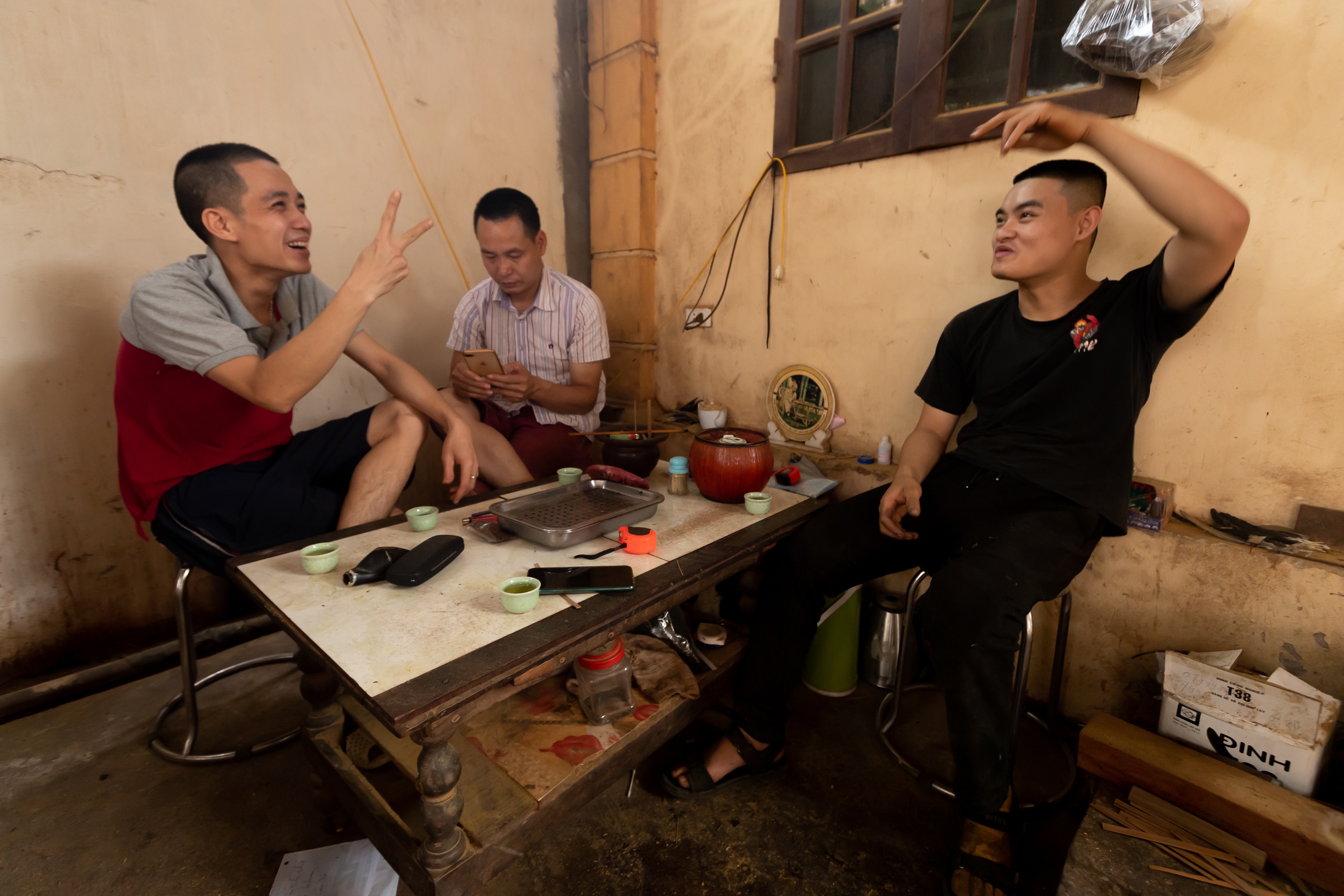 chang trai voi doi chan gia anh 8